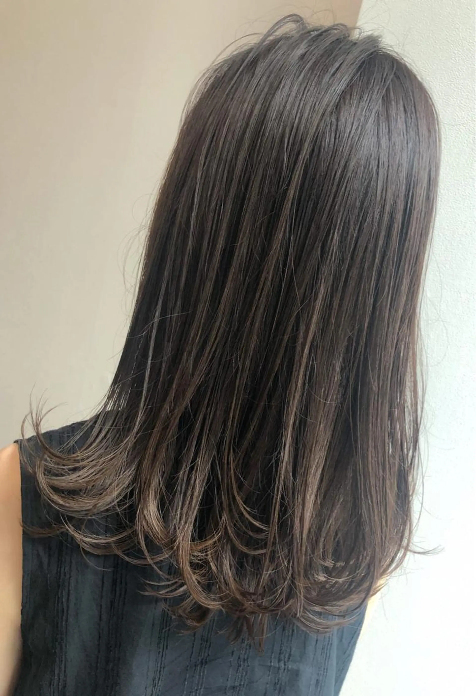 ロング アッシュ コトネ🫧 韓国風レイヤーカットのヘアスタイル