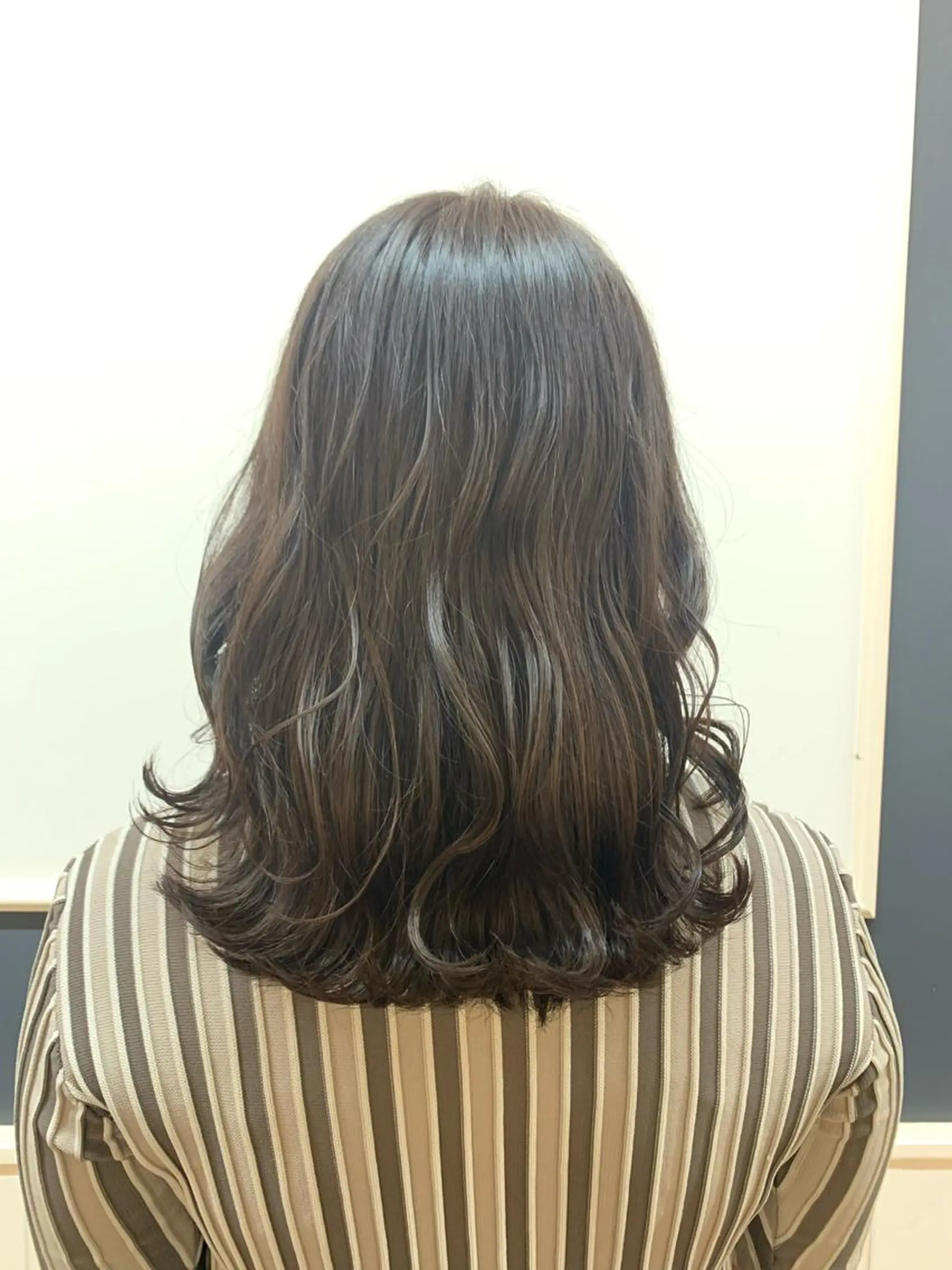 セミロング カラー ベージュカラー ブリーチ 透明感カラー ブリーチなしカラー ✂︎HITOMI ✂︎のヘアスタイル