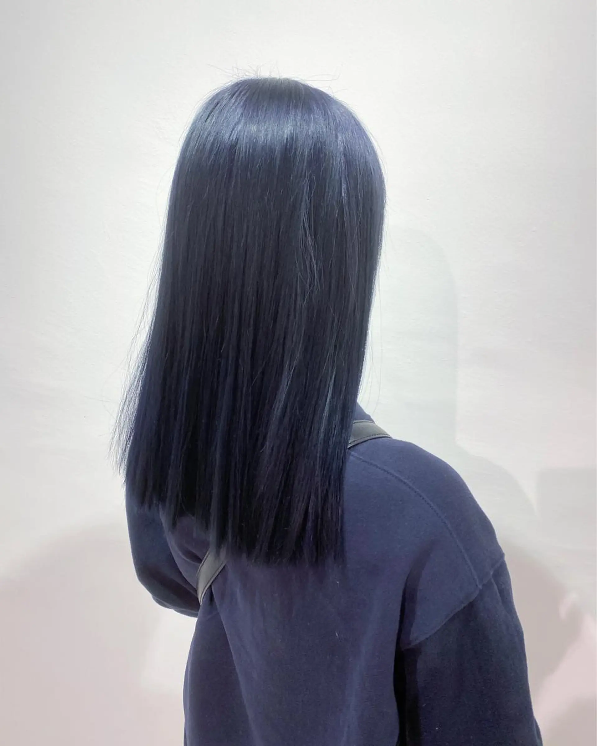 セミロング カラー ブリーチ ブルーカラー パープルカラー VANCY所属・uchida daikiのヘアスタイル