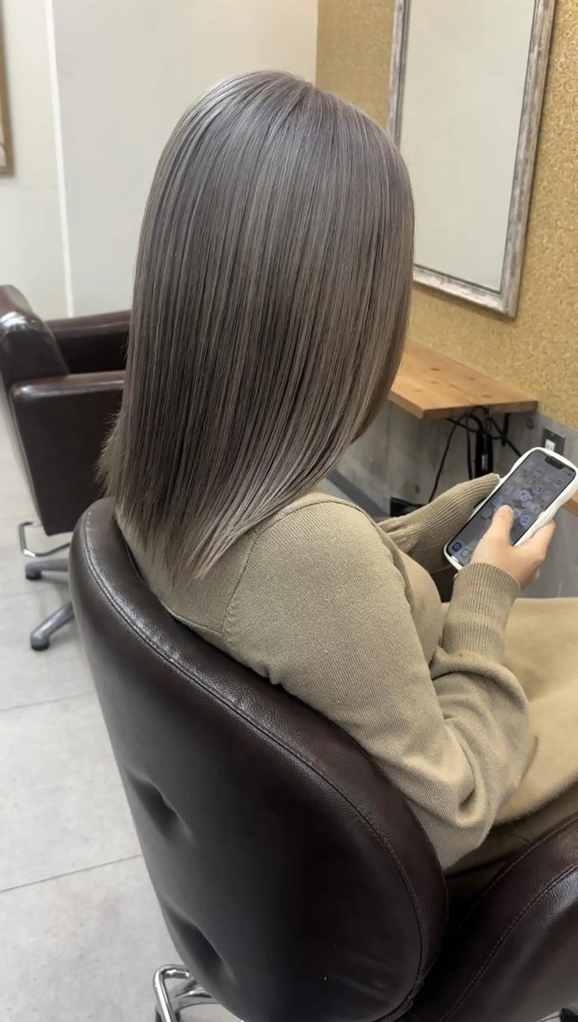 ミディアム カット ヘアカラー トリートメント ❣️ハイトーン❣️ BLUE&Co.のヘアスタイル