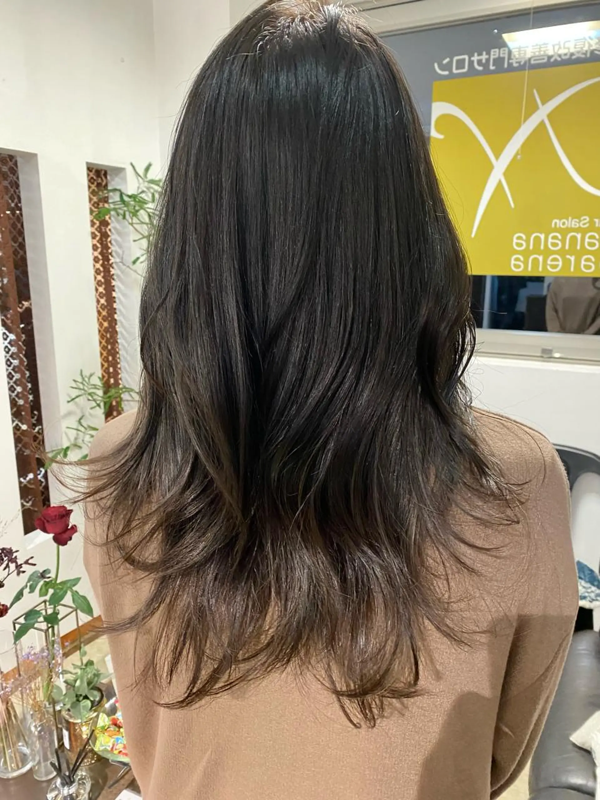 セミロング カラー ナナナパレナ所属・NARUSE✂︎ カラースペシャリストのヘアスタイル