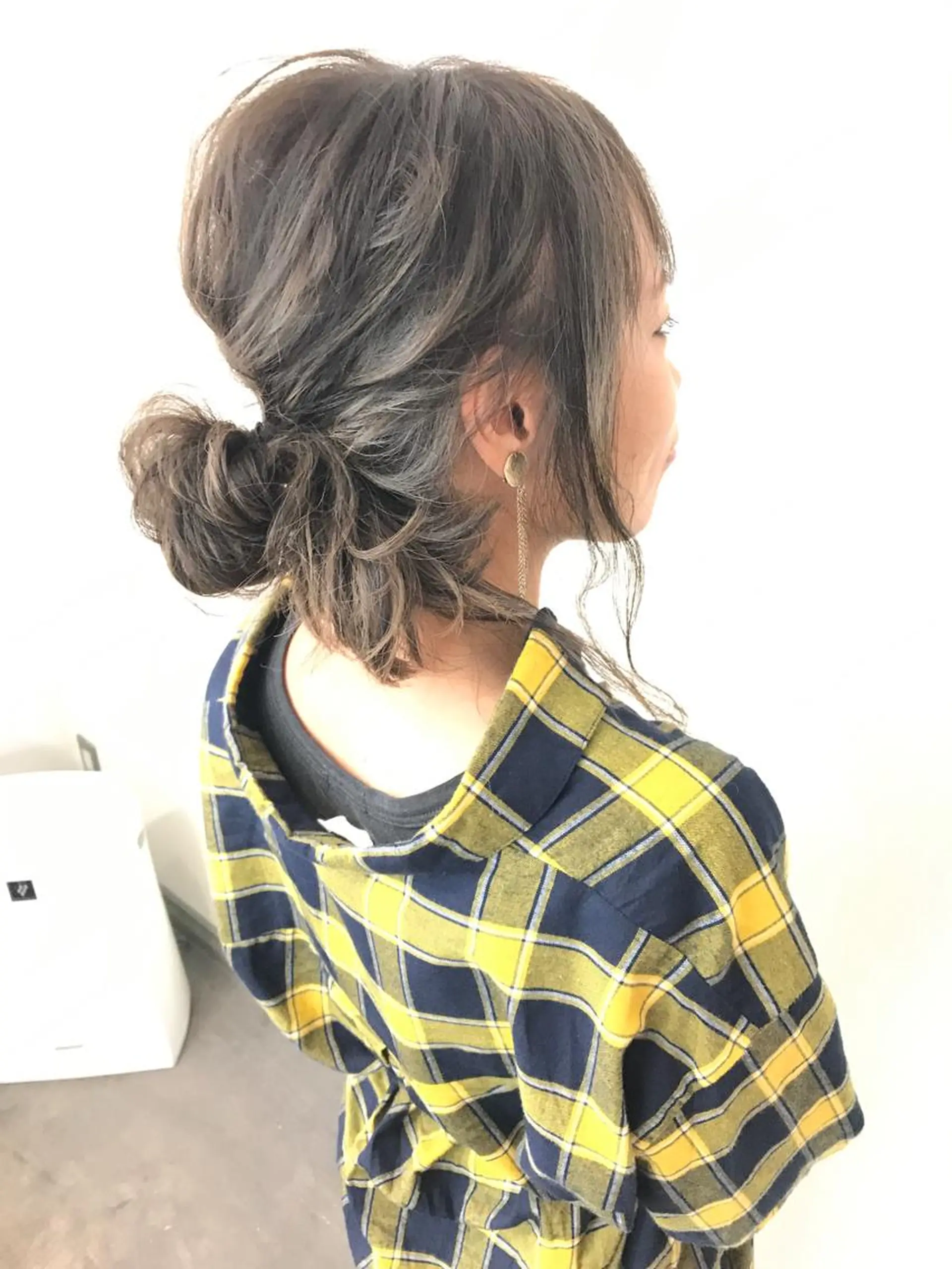 ミディアム カラー ヘアアレンジ アッシュ グラデーションカラー ハイライトカラー ハイライト おくれ毛 Mariana/ 鶴原-ハイライトのヘアスタイル