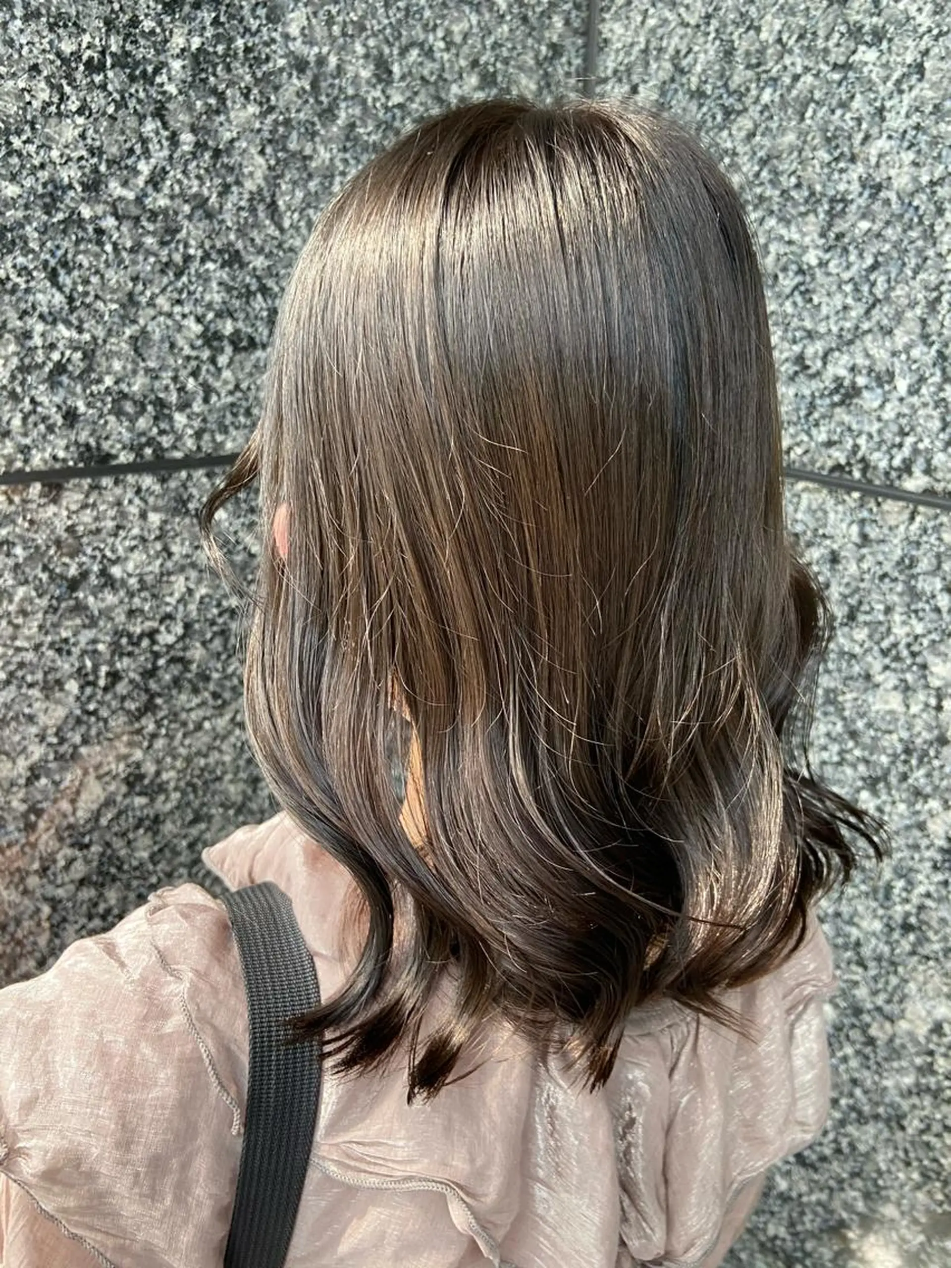 ミディアム カラー 石崎 真維のヘアスタイル