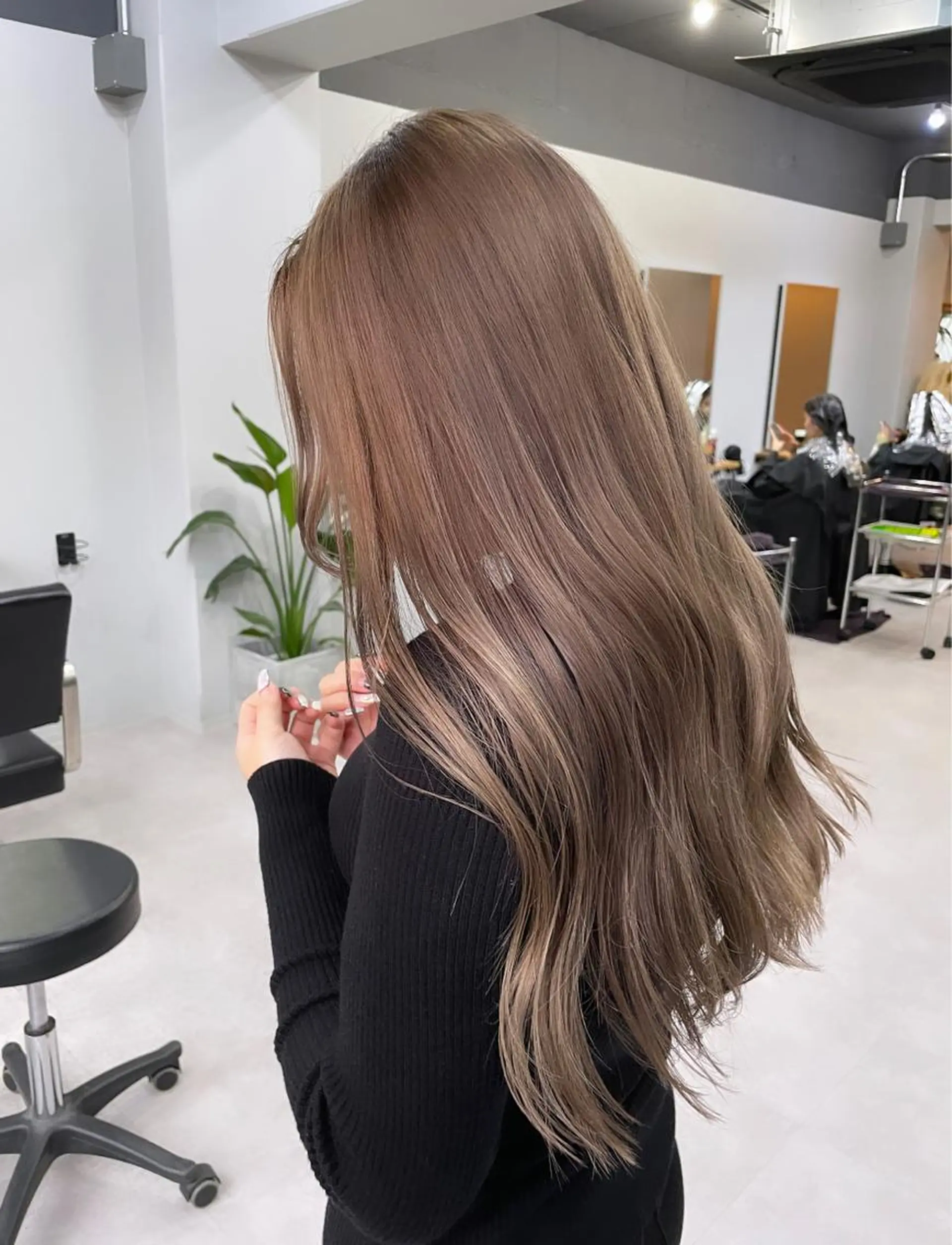 ロング カラー ヘアカラー ミルクティーベージュ ❤︎レイヤー　MIAのヘアスタイル