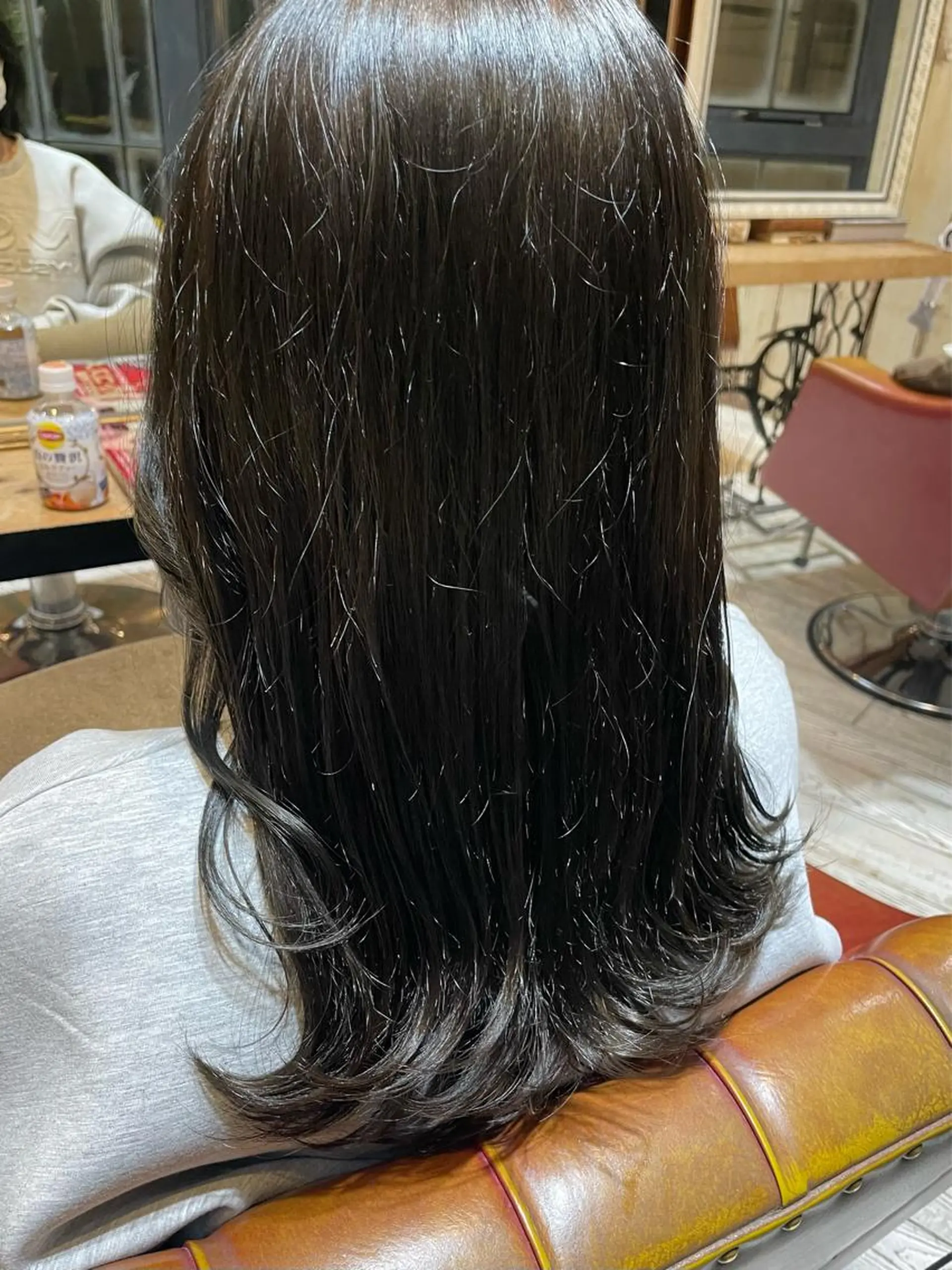 セミロング カラー 大久保 詩月のヘアスタイル