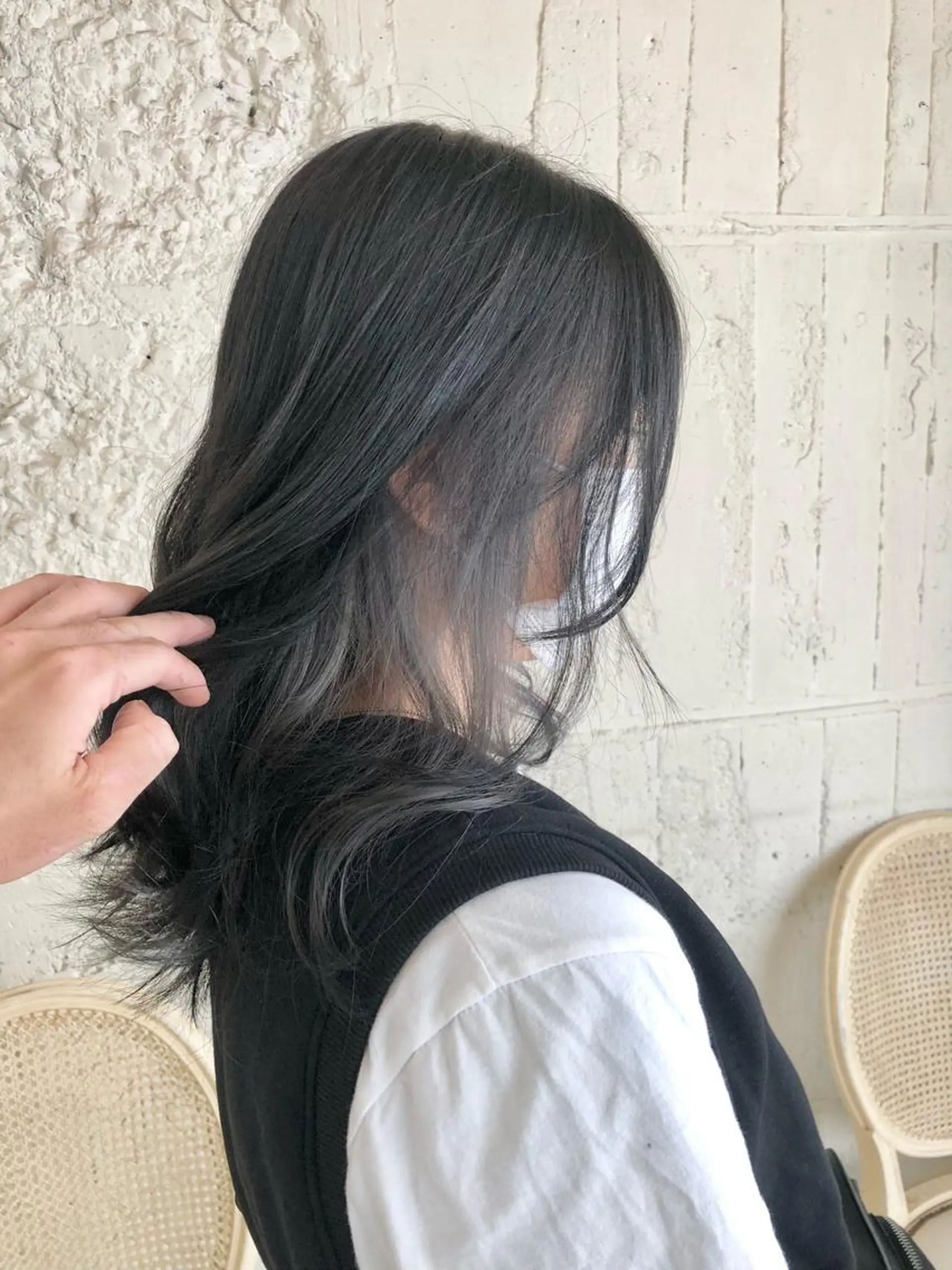 ミディアム カラー インナーカラー シルバー ヘアカラー トリートメント レイヤー/韓国 ハイトーン興津史弥のヘアスタイル