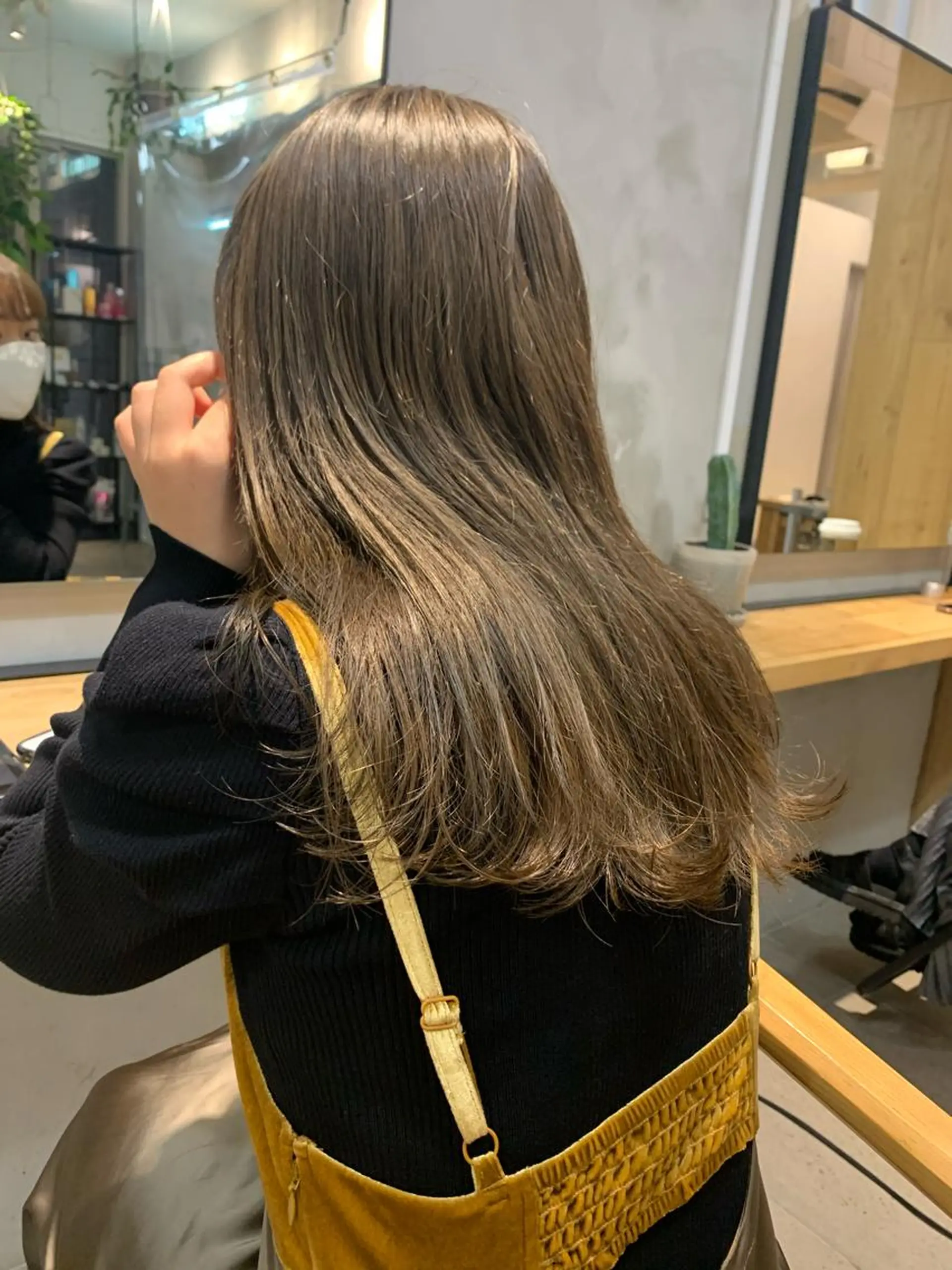 ミディアム カラー ネイル ヘアカラー トリートメント ハイトーン&暗髪🔥 表参道二刀流マエダのヘアスタイル