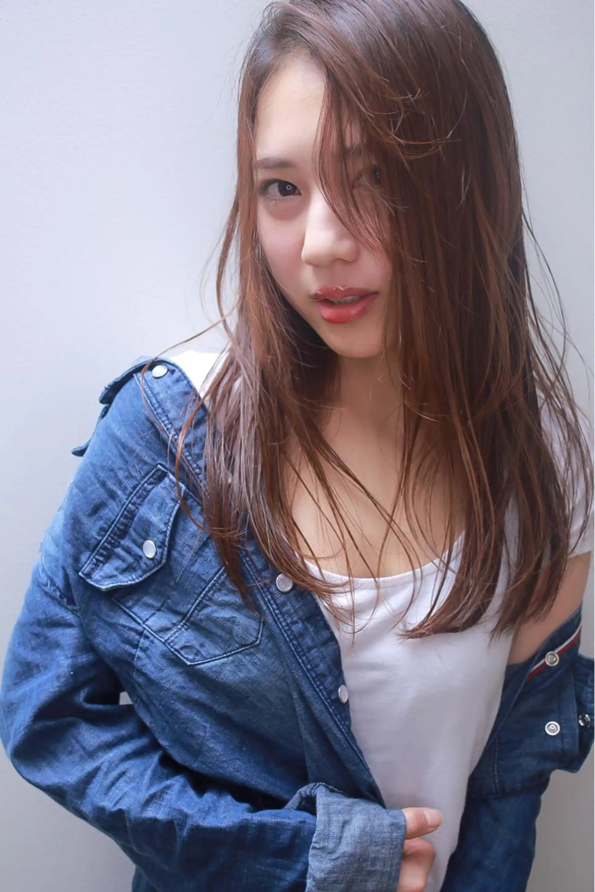 ロング カラー 伊藤 裕貴のヘアスタイル