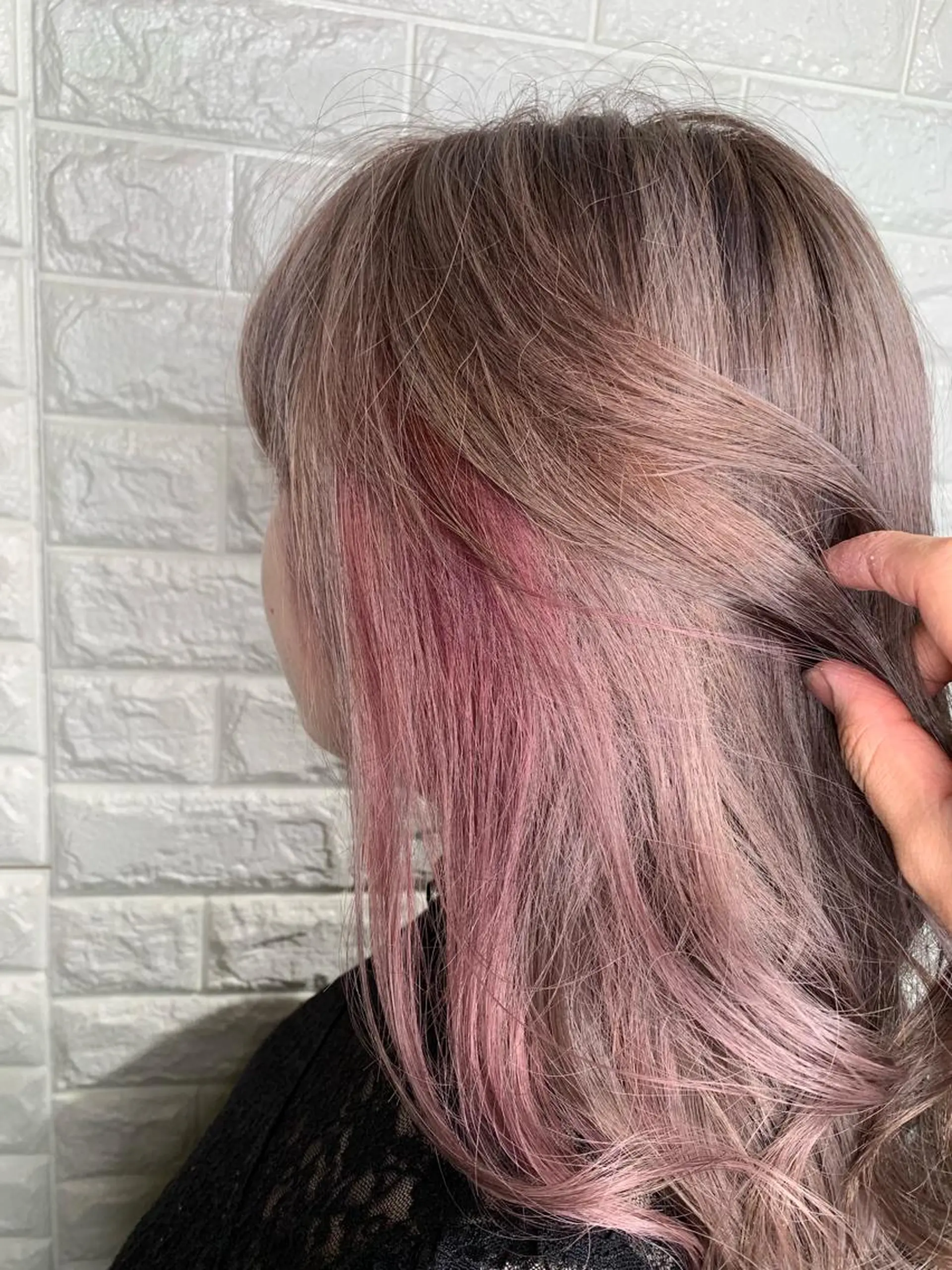 ロング カラー ヘアアレンジ ベージュカラー ブリーチ グレージュ ミルクティーグレージュ ピンクカラー カット ヘアカラー トリートメント Lee東三国 店長 谷辻誠志のヘアスタイル