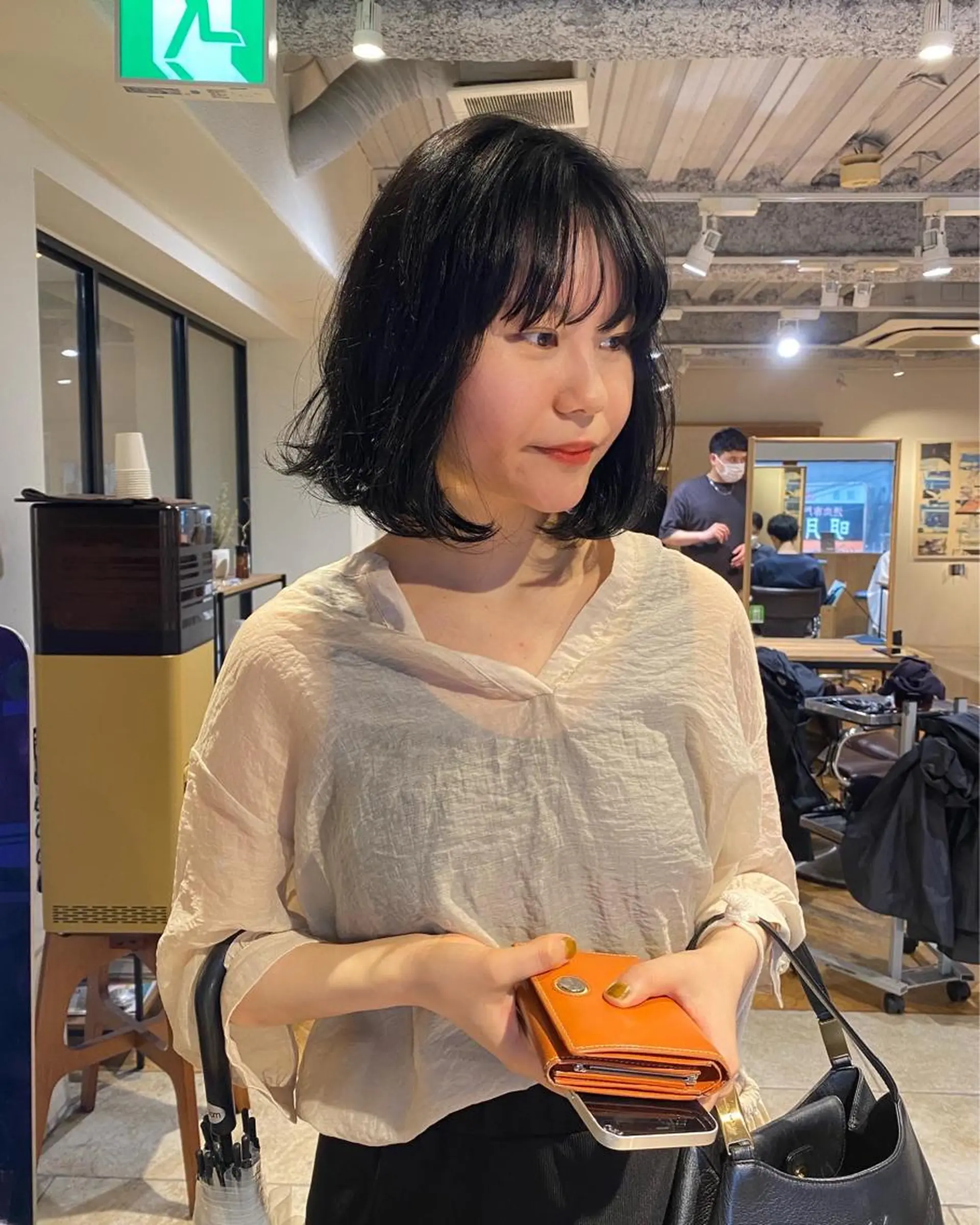 ミディアム カラー 黒髪 io濱川 遥のヘアスタイル