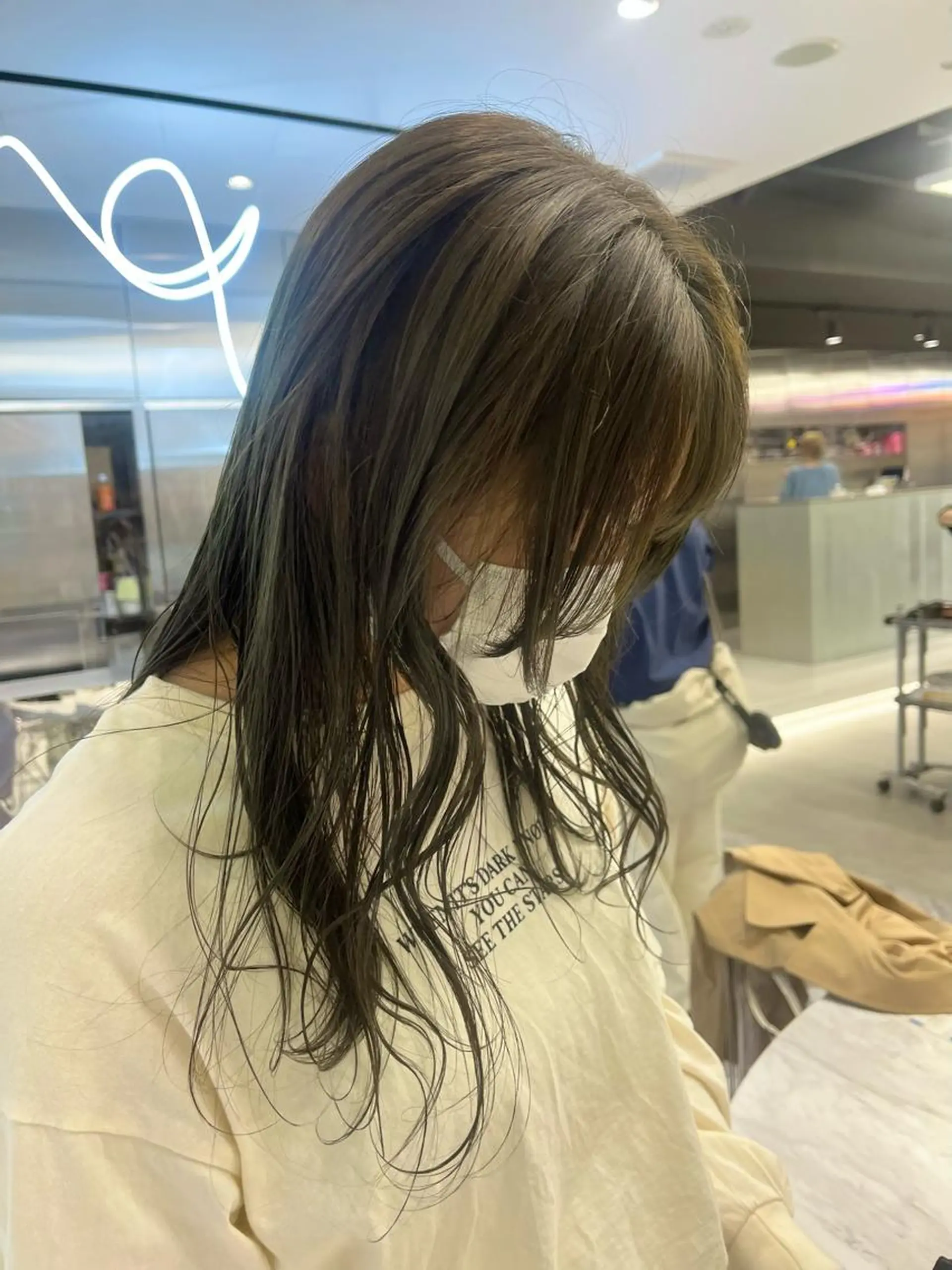 ロング カラー ネイル アッシュ ベージュカラー グレージュ オリーブアッシュ オリーブベージュ カット ヘアセット mai🤍縮毛酸性ス トレート/アイリストのヘアスタイル