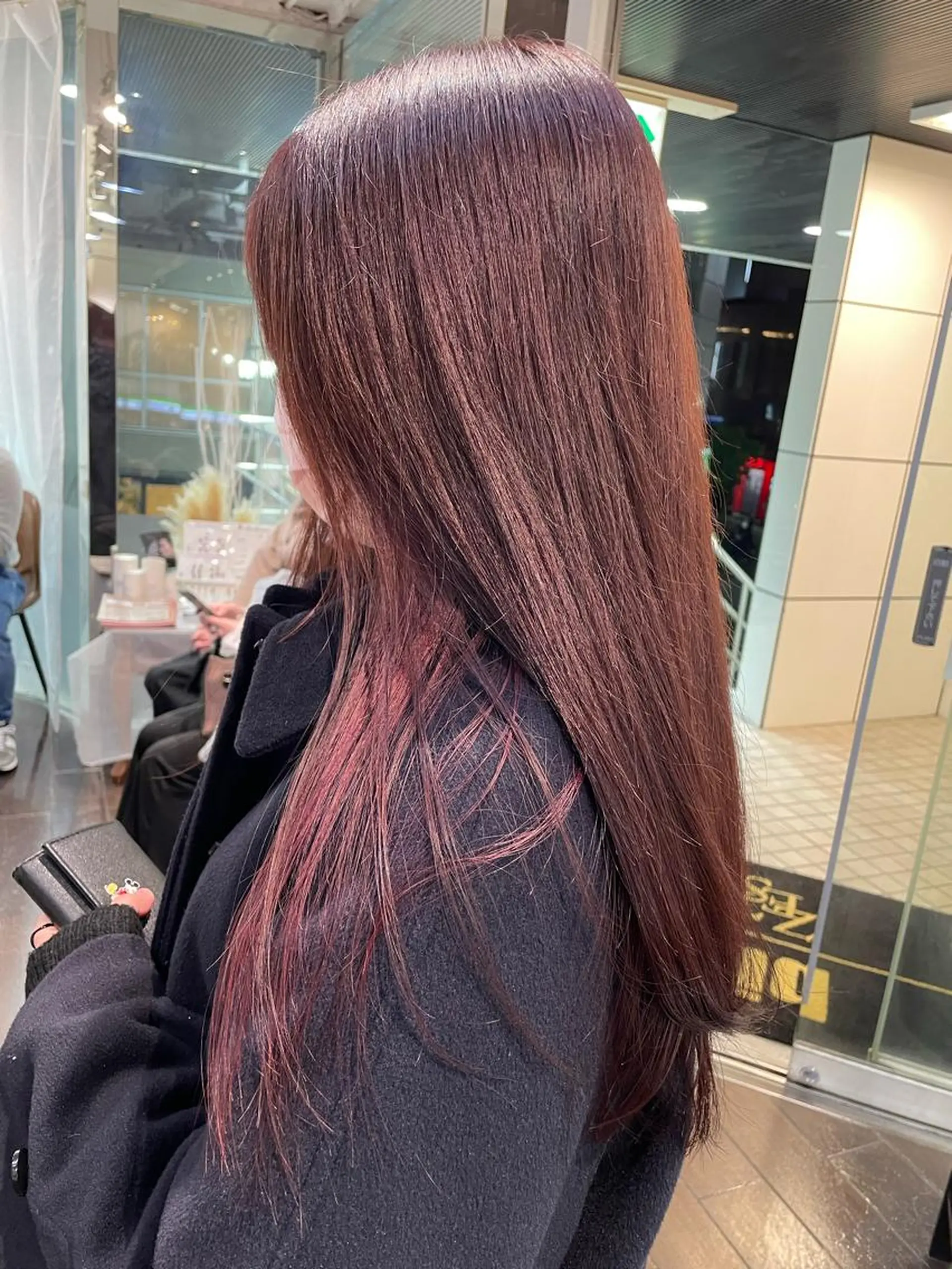 セミロング カラー ベージュカラー ブリーチ イヤリングカラー ブリーチなしカラー ピンクカラー カット ヘアカラー aya/小顔レイヤー /柔らかカラーのヘアスタイル