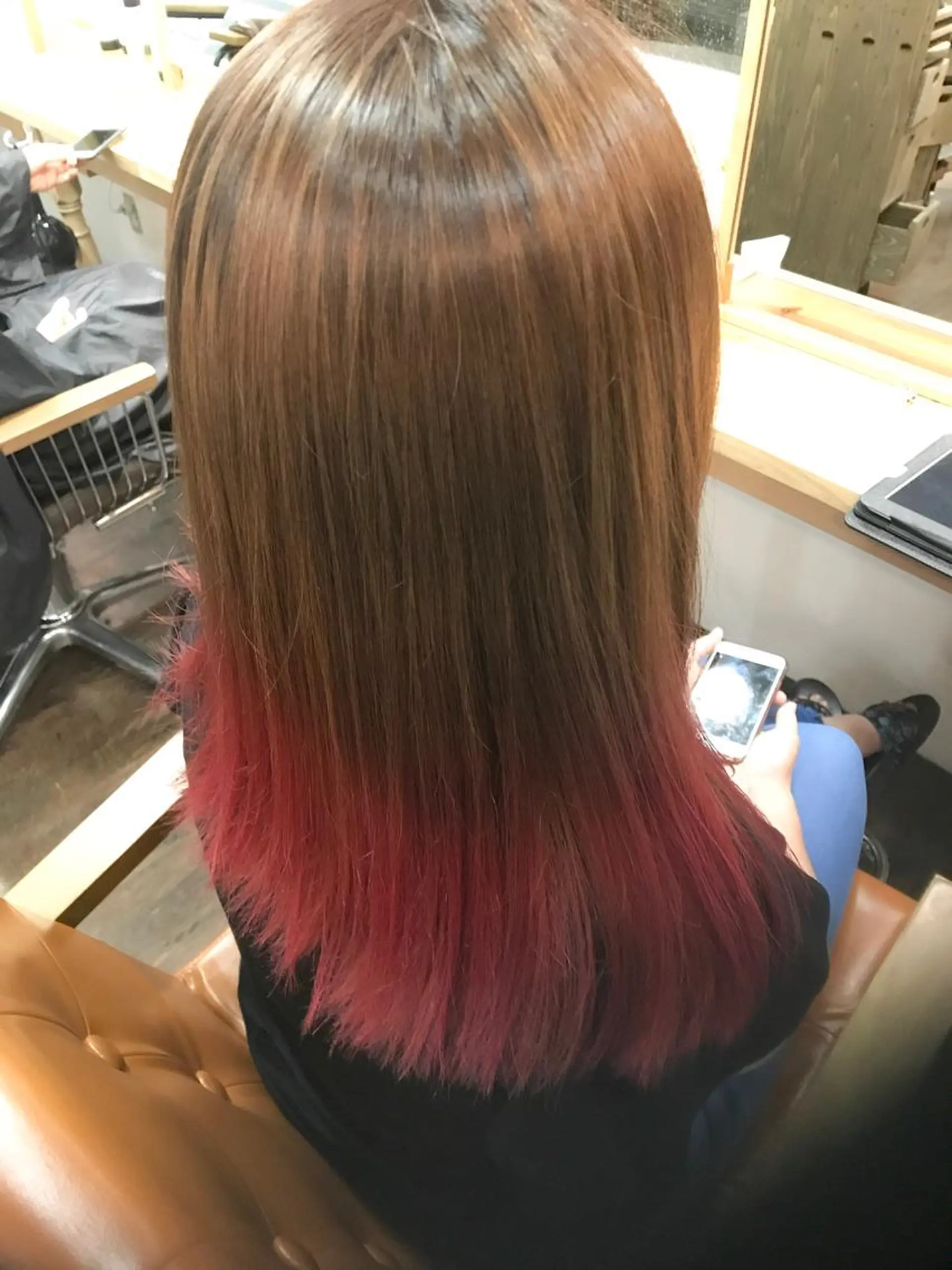 セミロング カラー グラデーションカラー 伊藤 優希のヘアスタイル