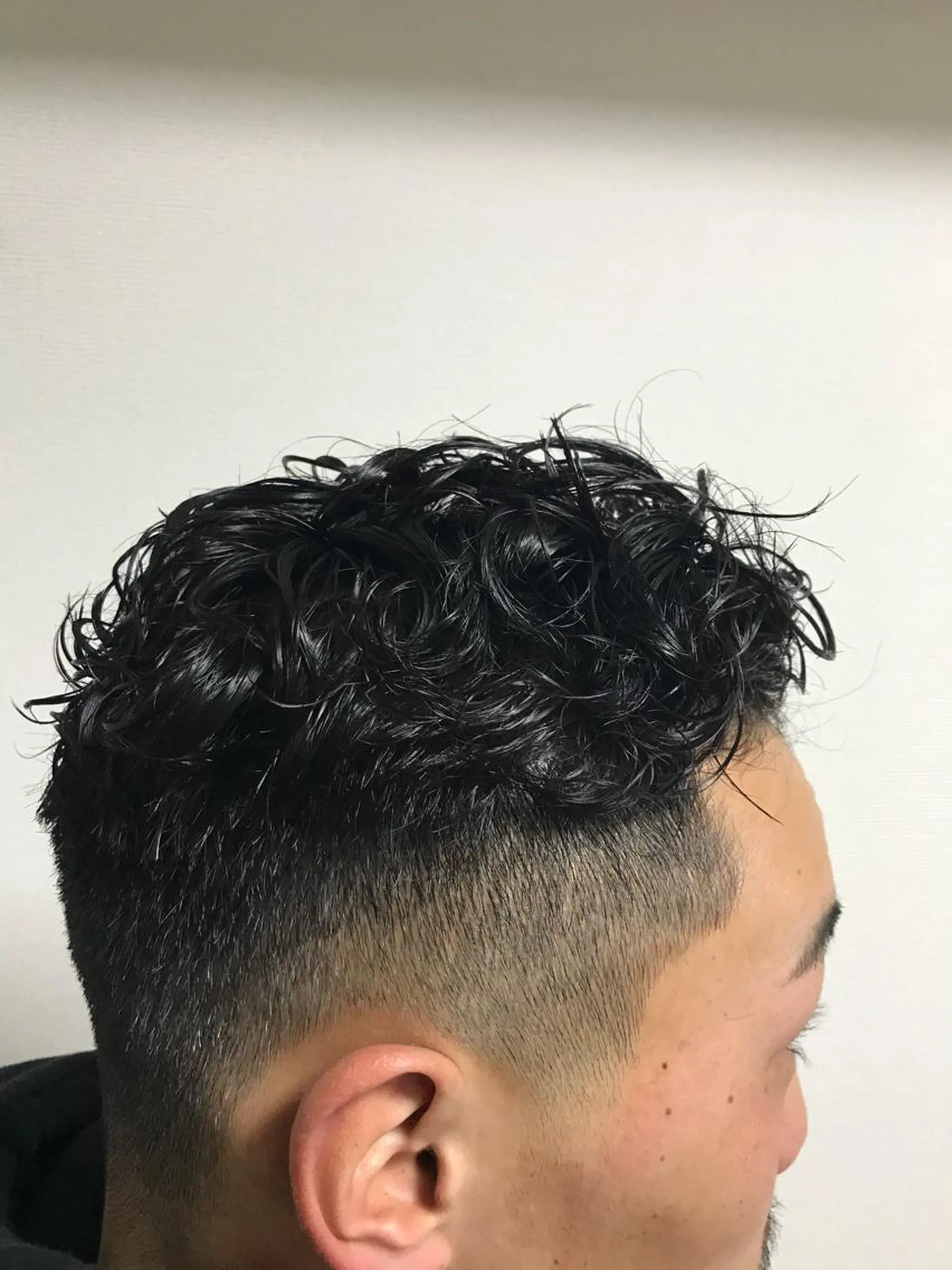 パーマ メンズ メンズパーマ ハイトーン髪質改善 家中貴典のヘアスタイル