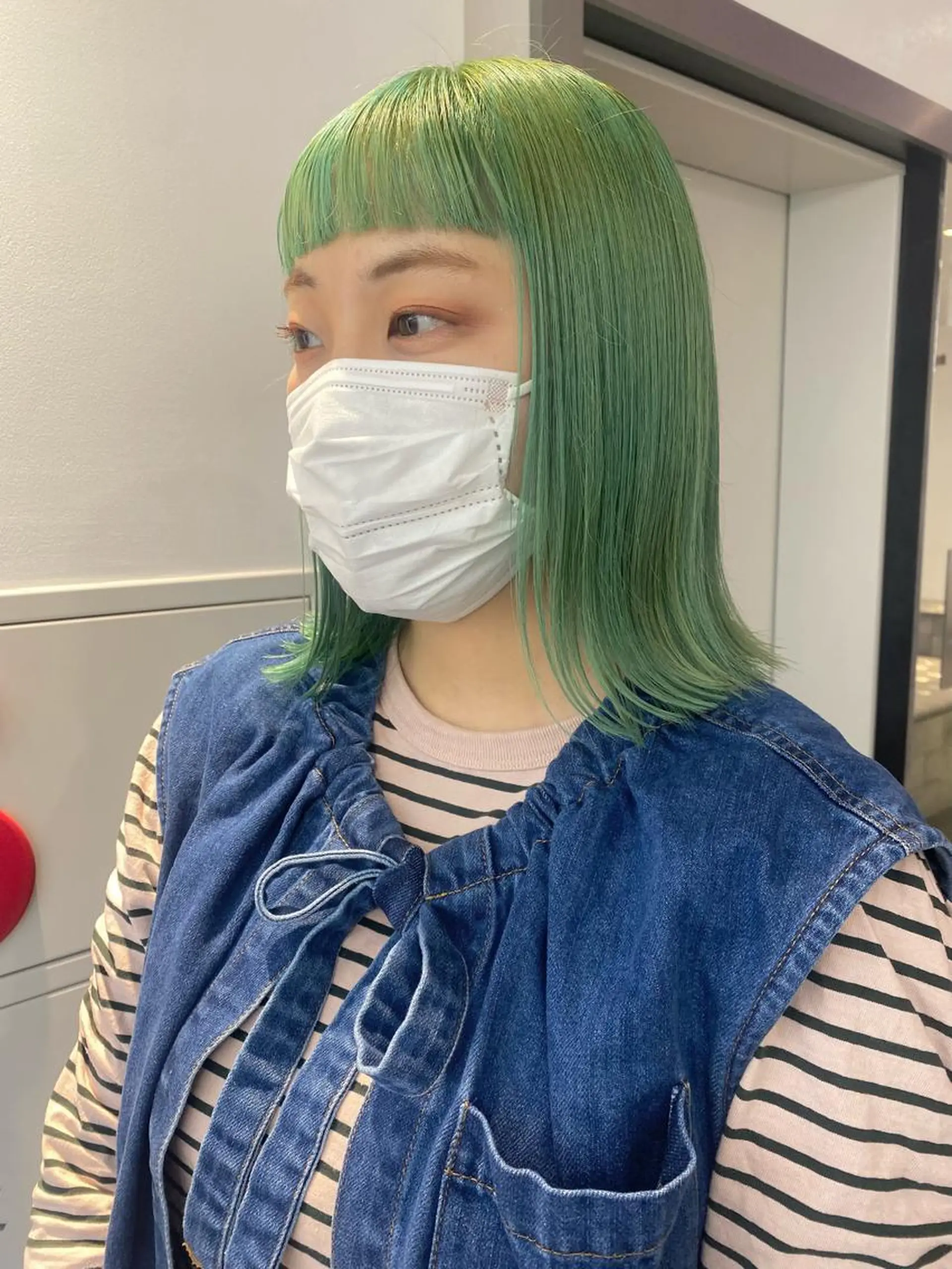 ミディアム カラー ネイル グリーン ヘアカラー トリートメント 🎨ハイトーン/ 切りっぱなし みつきのヘアスタイル