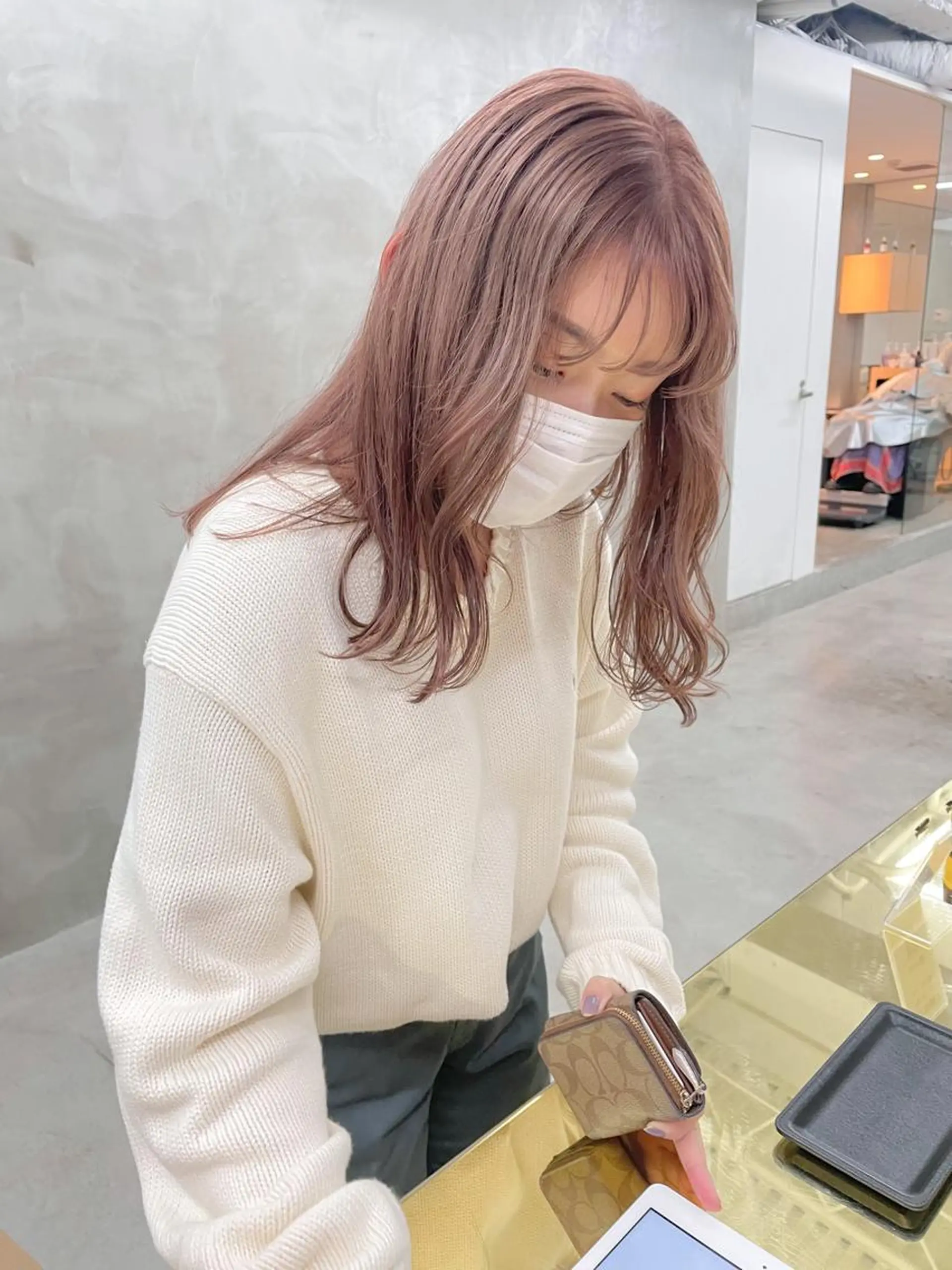 セミロング カラー ベージュカラー ブリーチ ピンクカラー ピンクベージュ カット ヘアカラー トリートメント yurika☁️ 似合わせ｜レイヤーのヘアスタイル