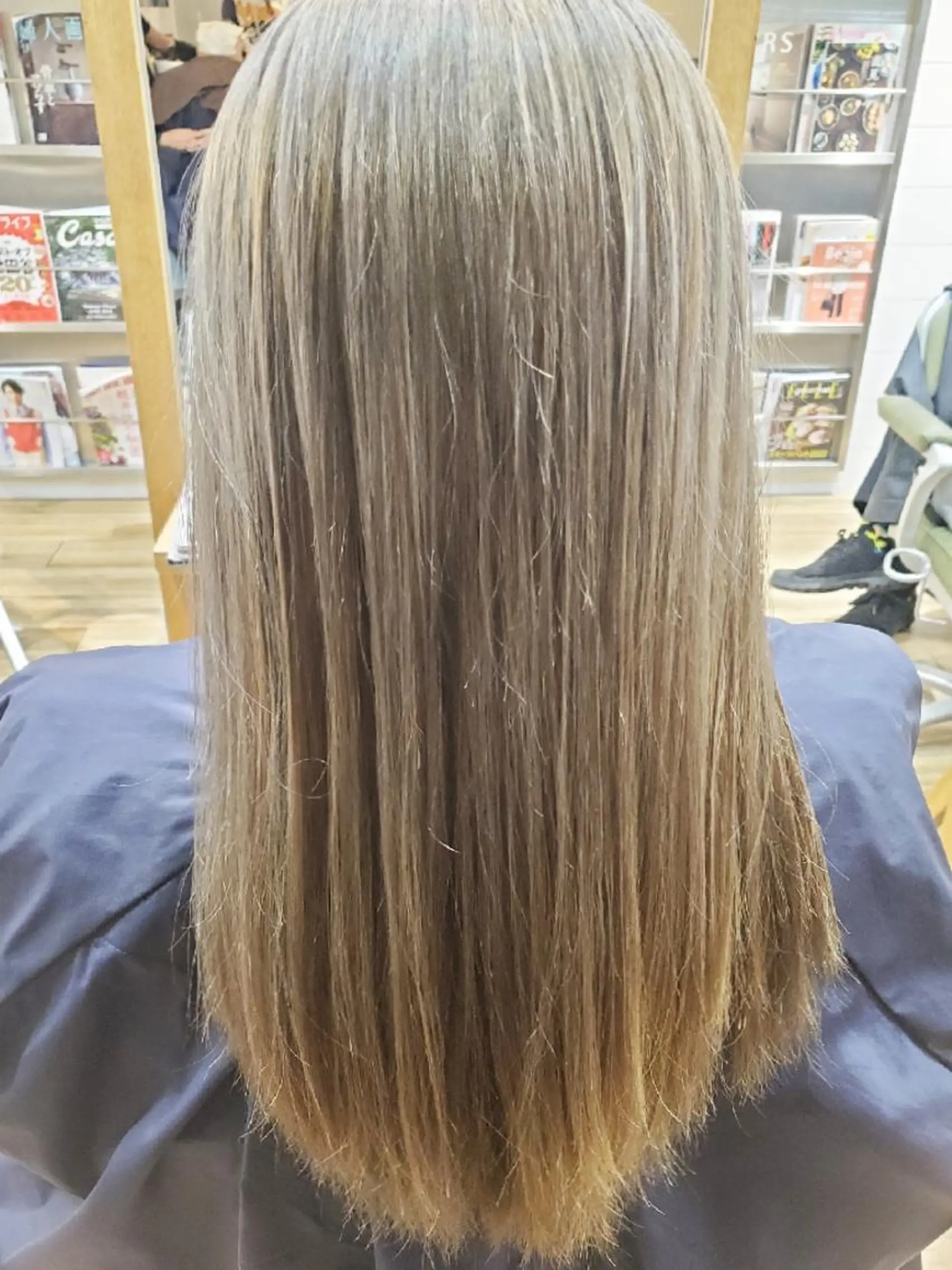 セミロング カラー ベージュカラー ブリーチ ミルクティーベージュ カット ヘアカラー トリートメント パーソナルカラー 診断🍀マリンのヘアスタイル