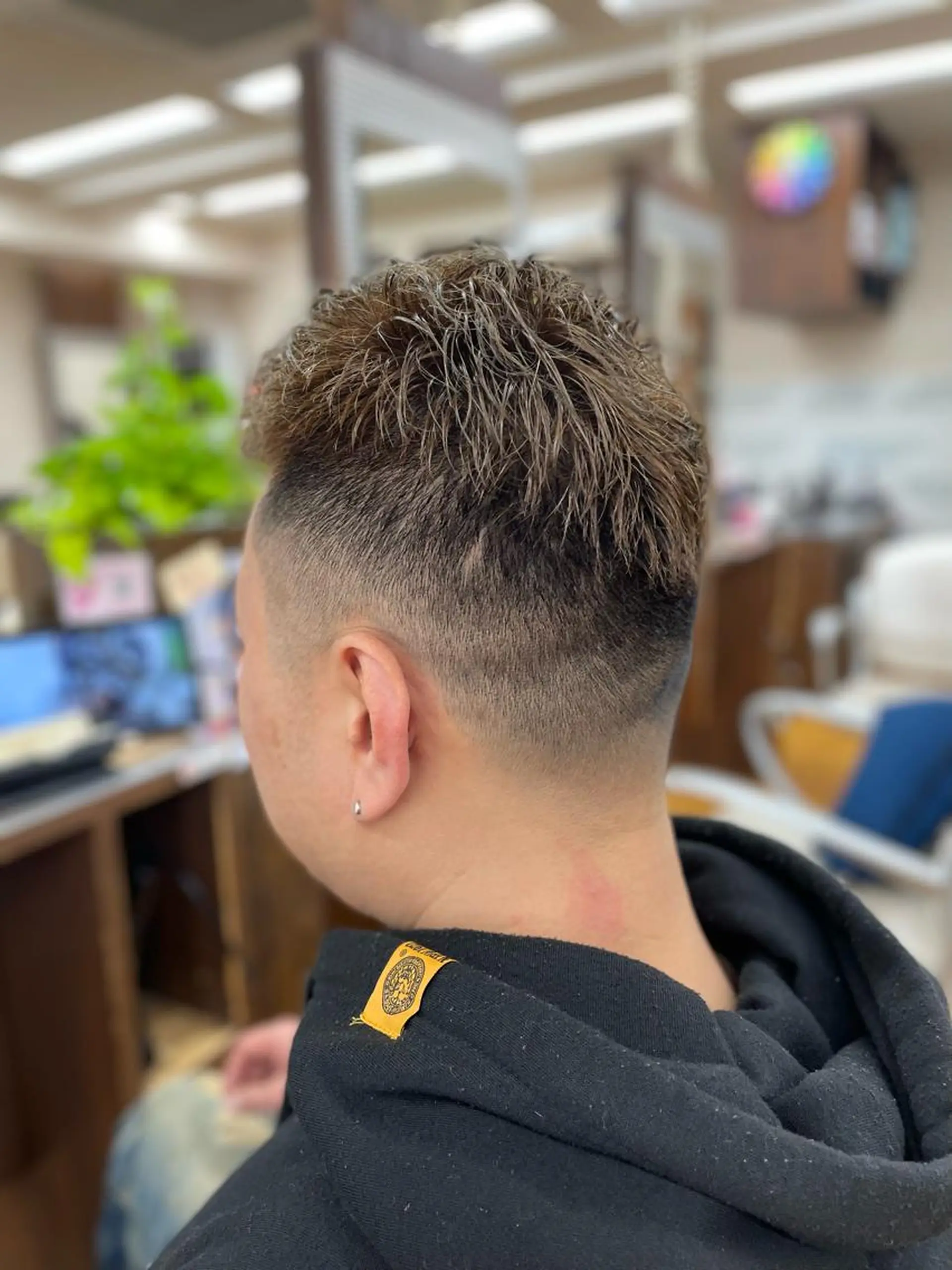 ショート カラー メンズ フェードカット ダブルカラー グレージュ カット ふくおか ななのヘアスタイル