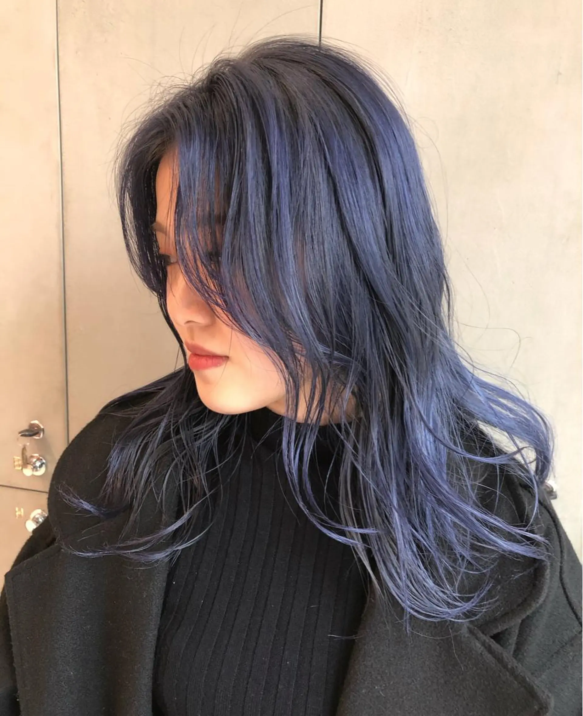 セミロング 古屋 花織のヘアスタイル