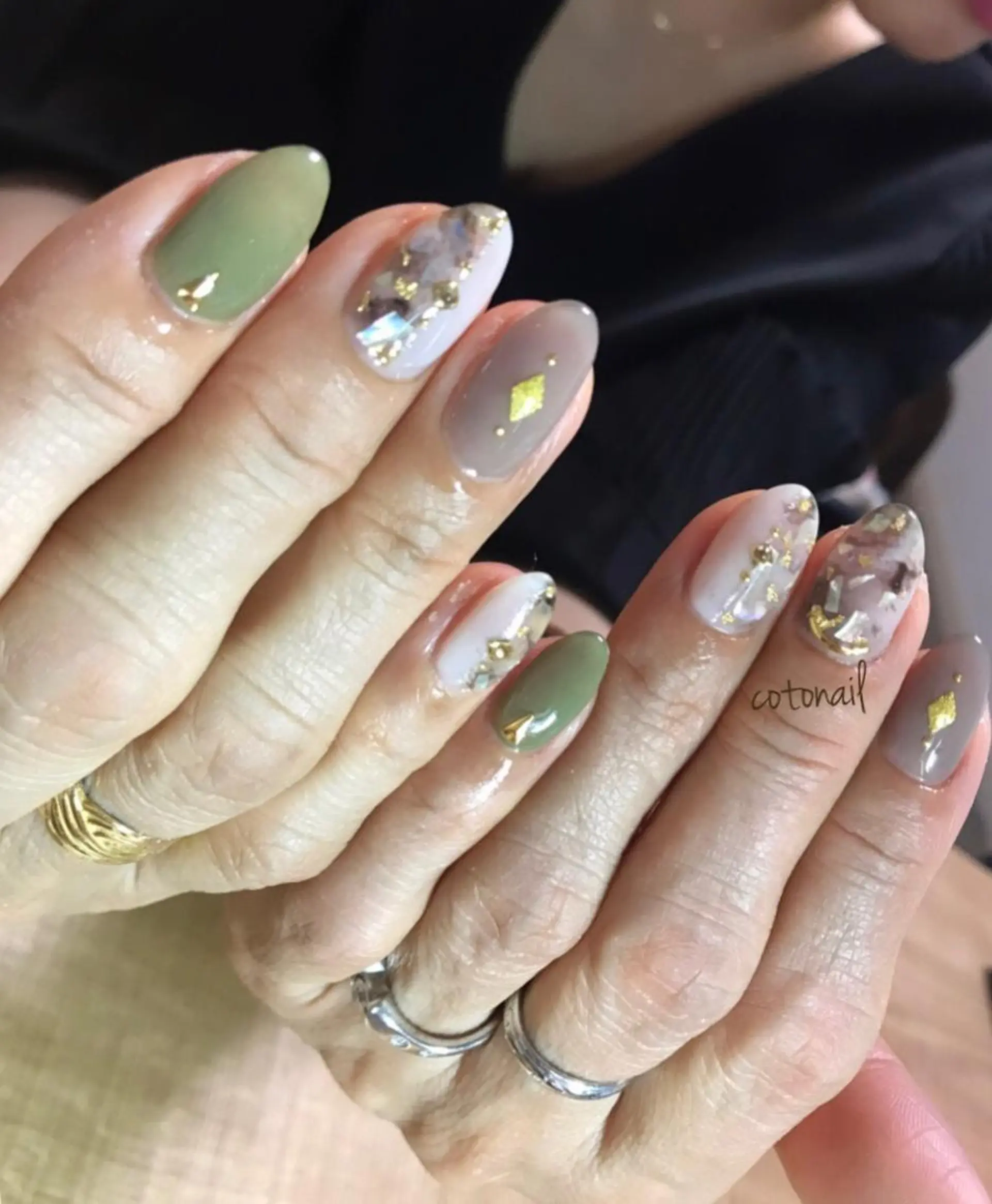 ミディアム ネイル ハンドネイル ツメトマツゲ .のネイルデザイン