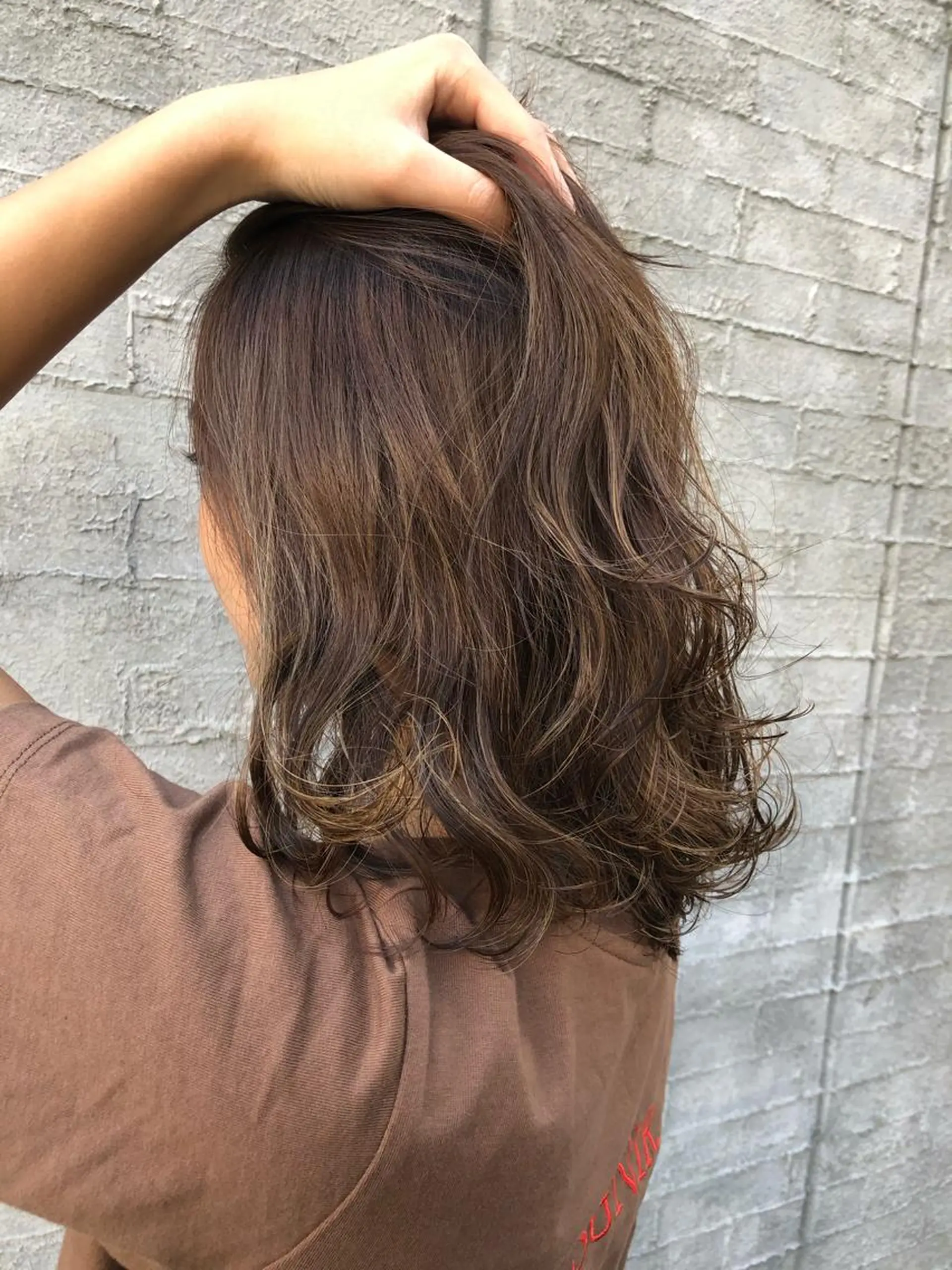 ミディアム ブリーチ毛矯正.髪質 改善.髪にドラマをのヘアスタイル