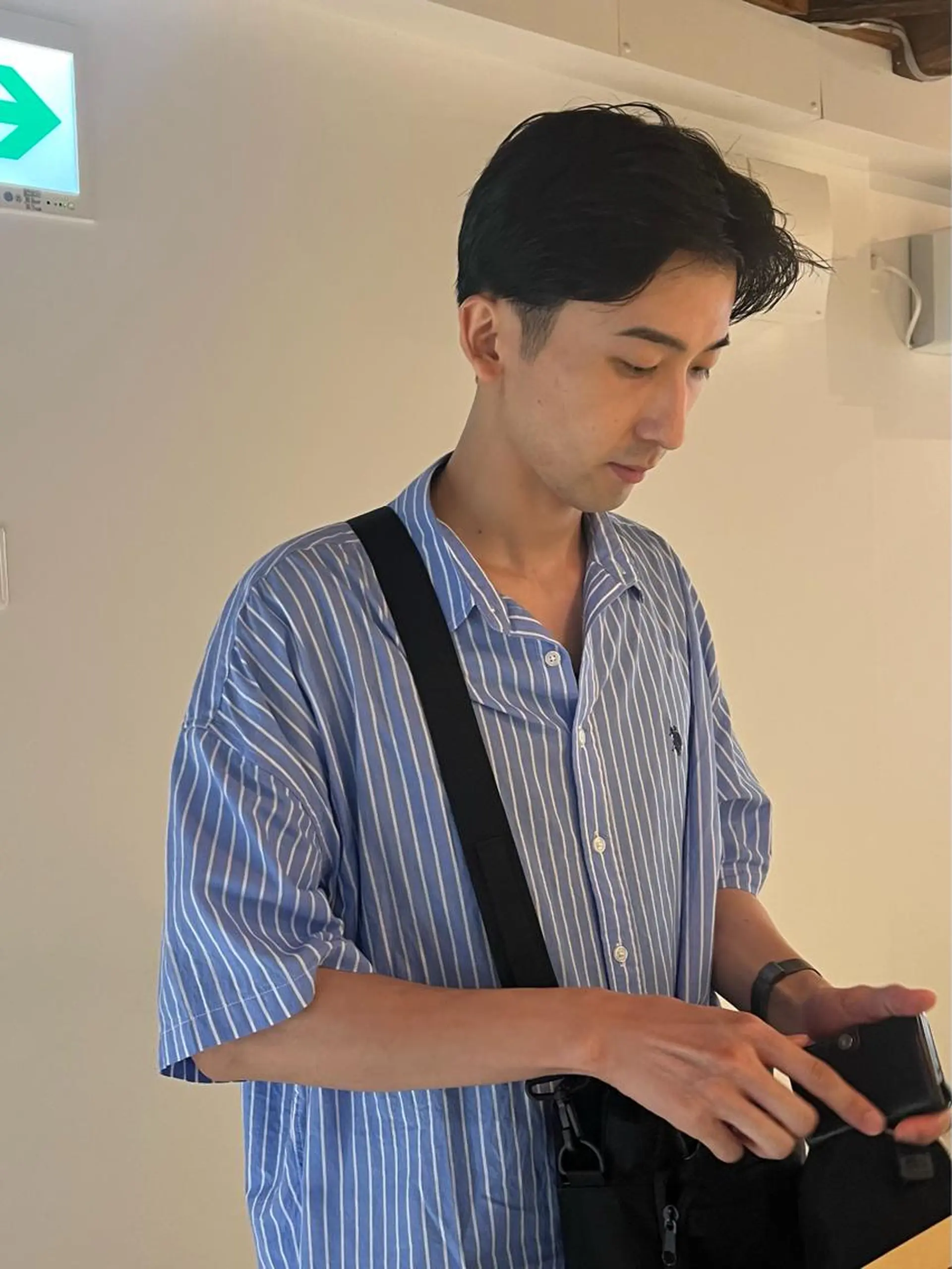 ショート メンズ センターパート カット io濱川 遥のヘアスタイル