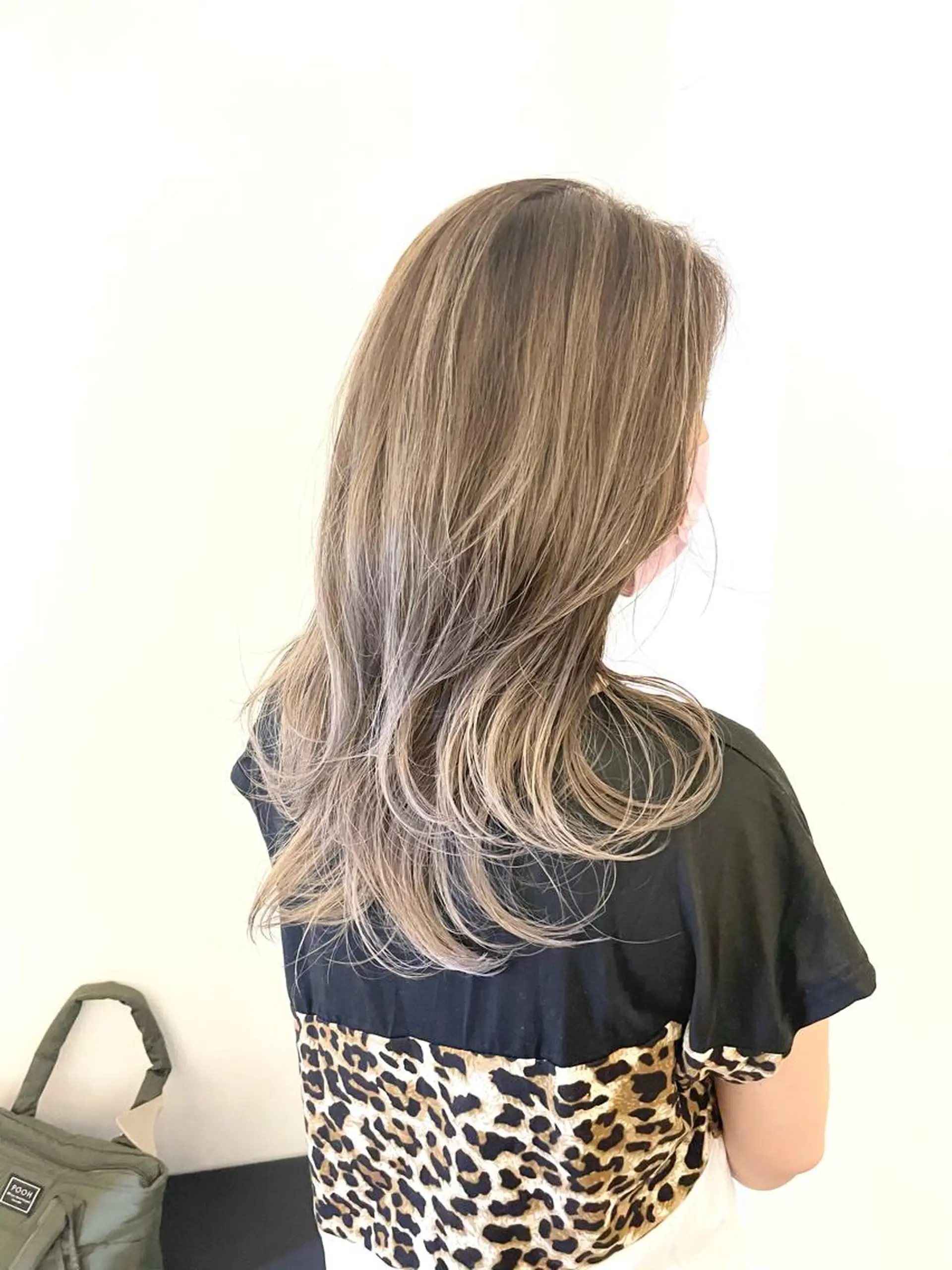 ロング カラー バレイヤージュ グラデーションカラー ハイライトカラー ハイライト レイヤーカット ヘアカラー トリートメント ダメージレスブリーチ HIROSHIのヘアスタイル