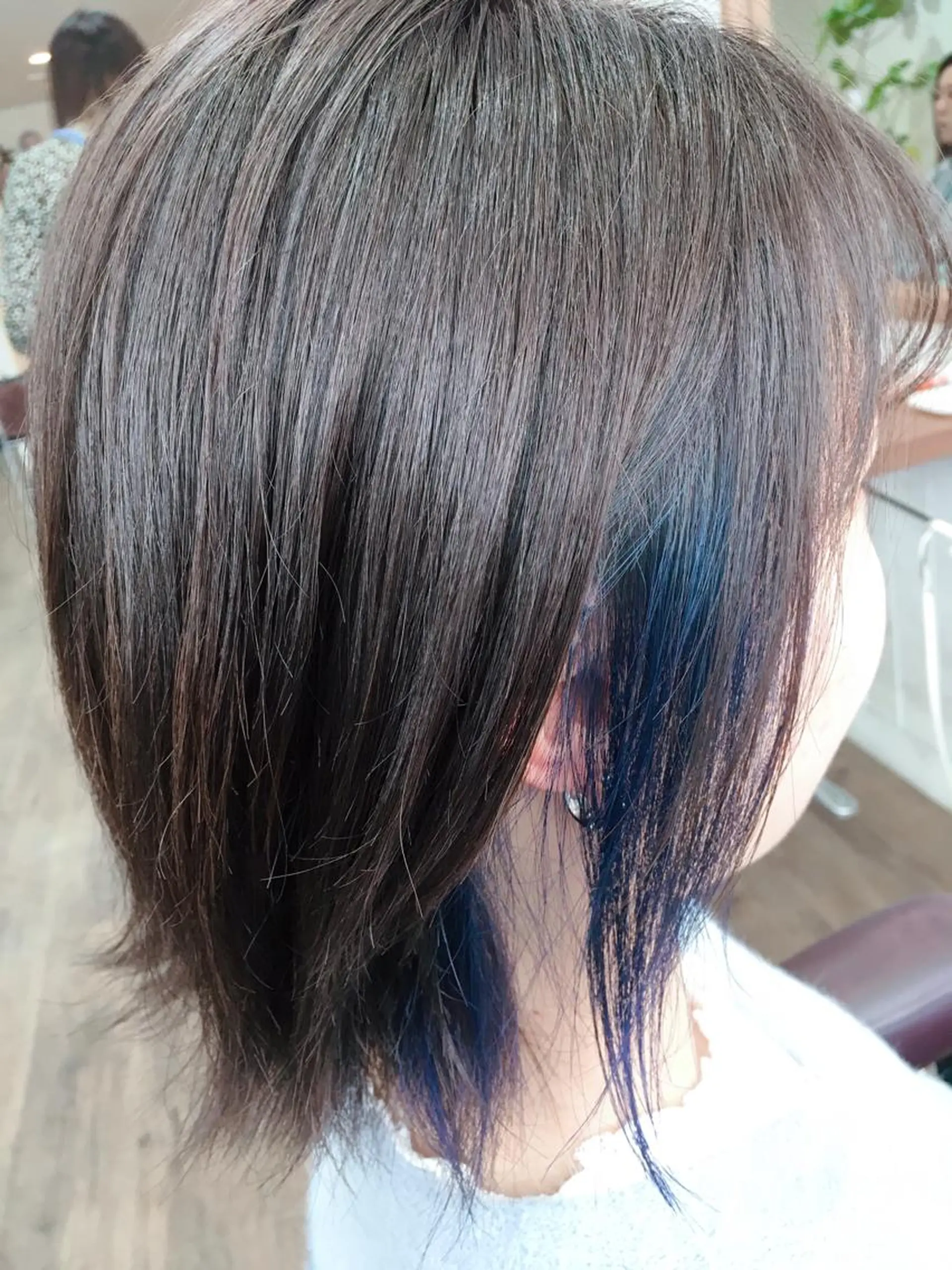 カラー 塩崎 明菜のヘアスタイル