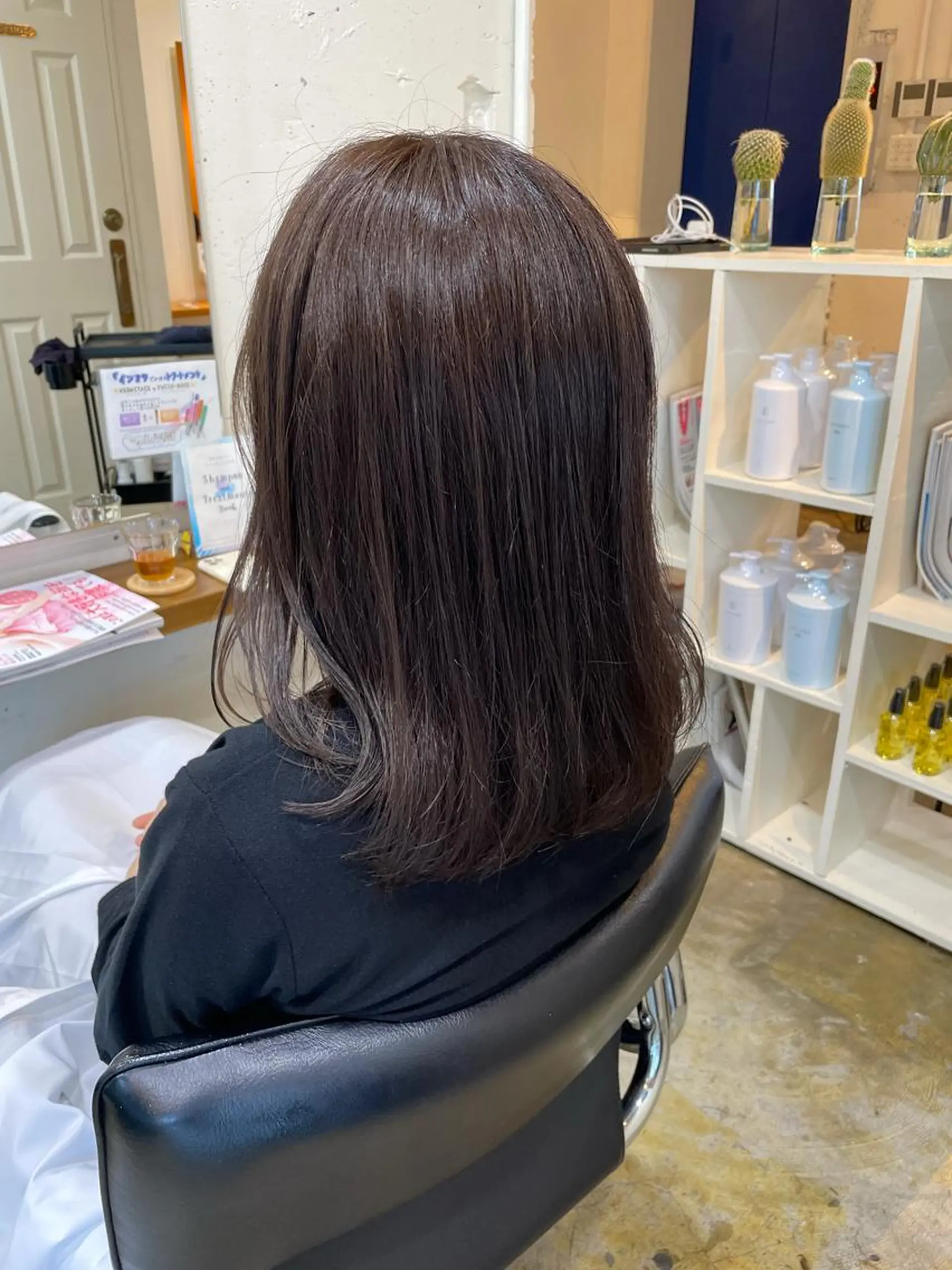 ミディアム カラー MIOベージュカラー 柔らかいカラーのヘアスタイル