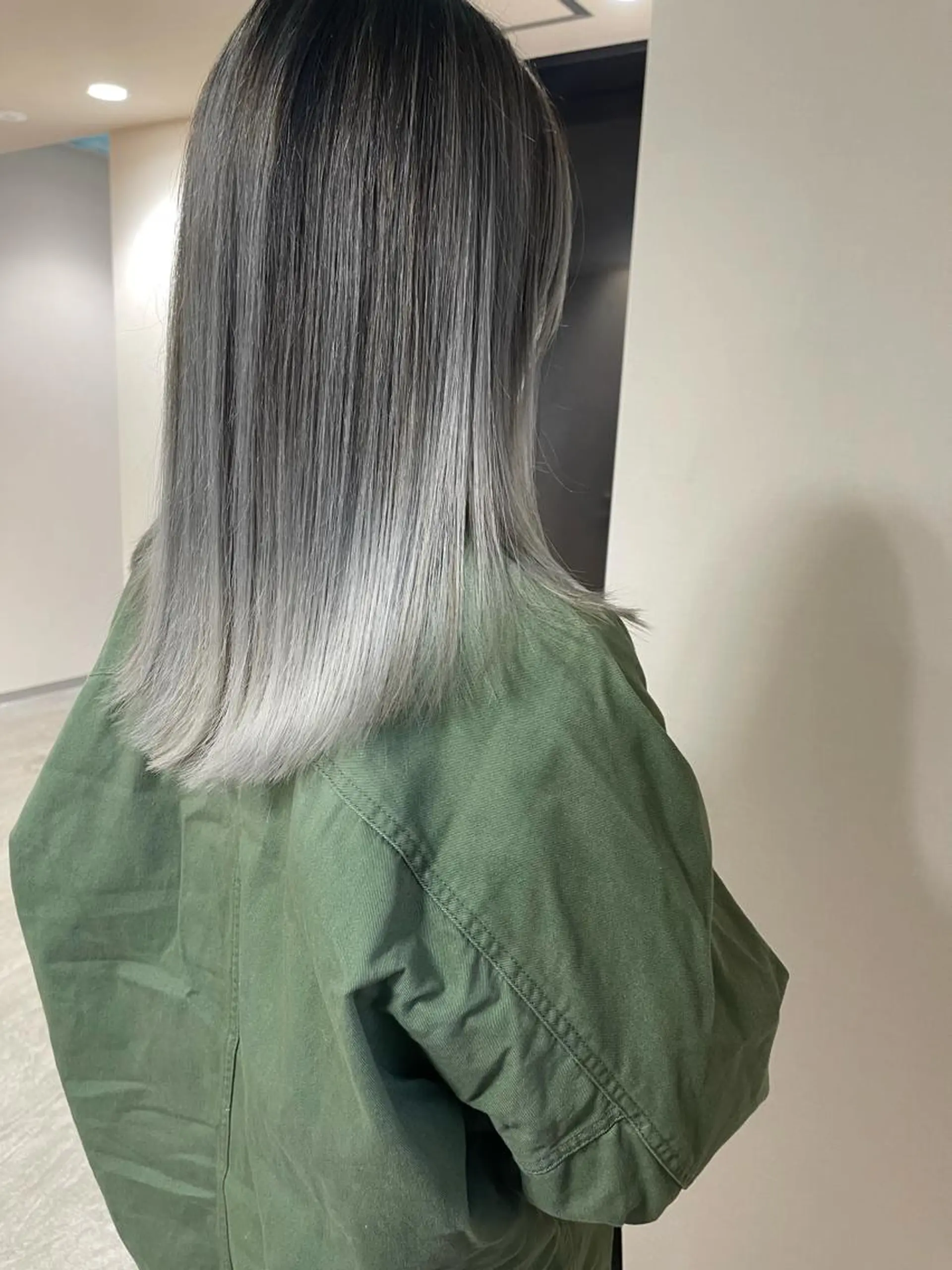 ミディアム カラー ヘアアレンジ ダブルカラー ハイライトカラー シルバー ハイライト 松井那津子 /ハイライトブリーチのヘアスタイル