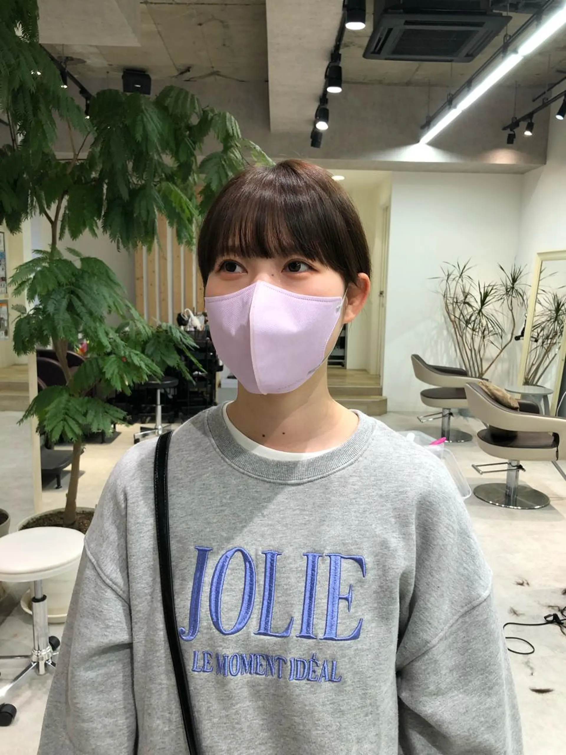 ショート カット レイヤー/顔まわり カット/地毛風カラーのヘアスタイル