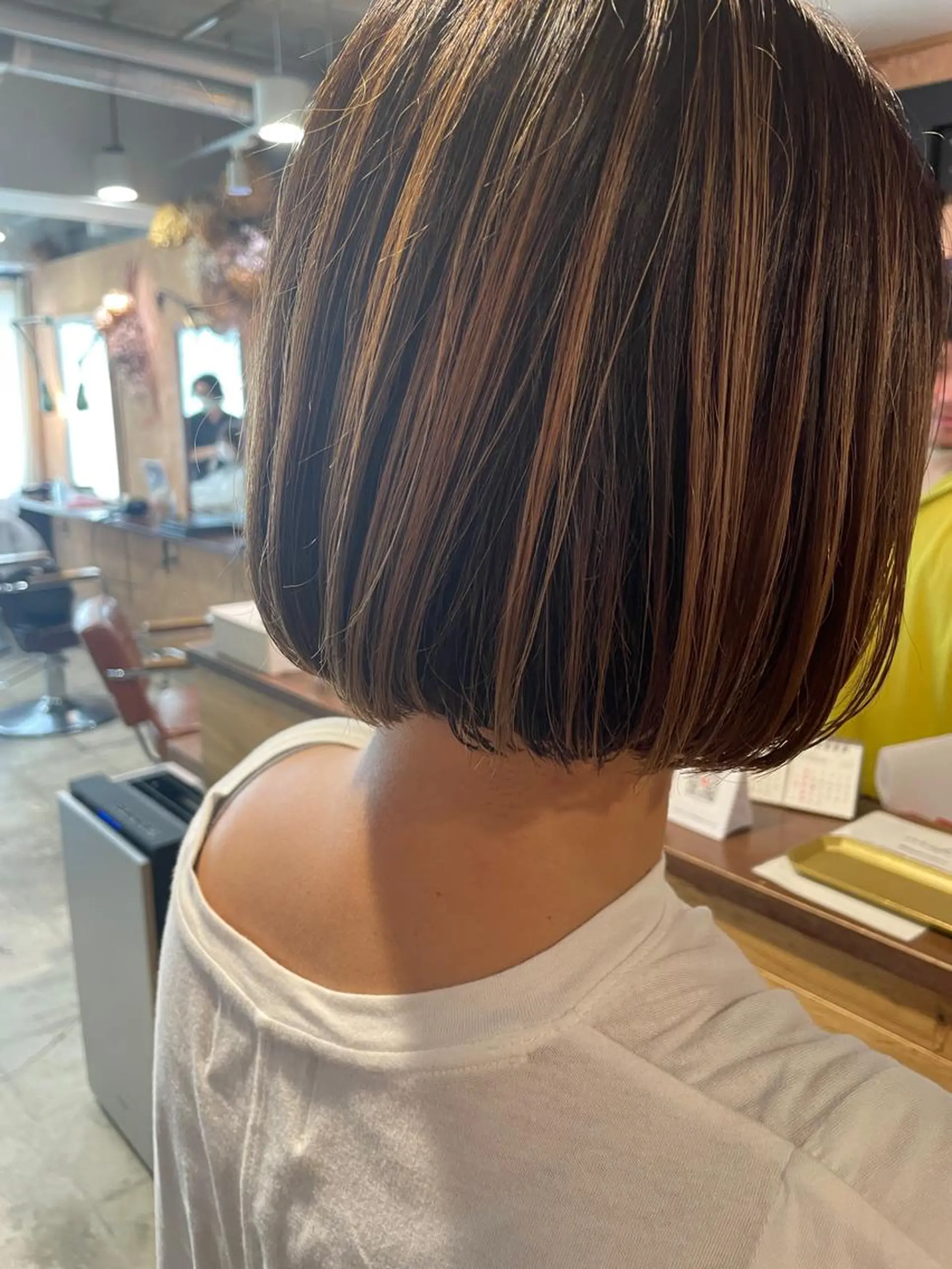 ショート ハイライト カット ヘアカラー トリートメント さの あやねのヘアスタイル