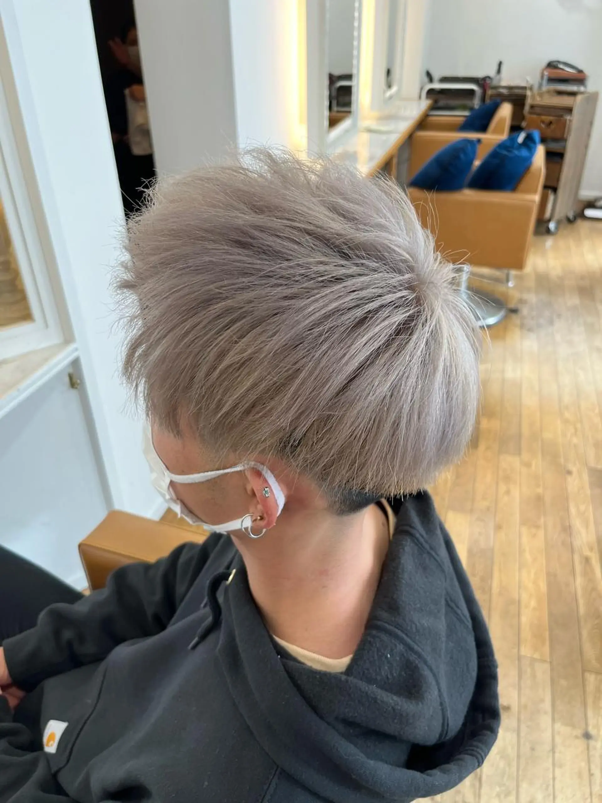 カラー メンズ ダブルカラー シルバー カット ヘアカラー 🇨🇦海外美容師 FUMA🇨🇦のヘアスタイル