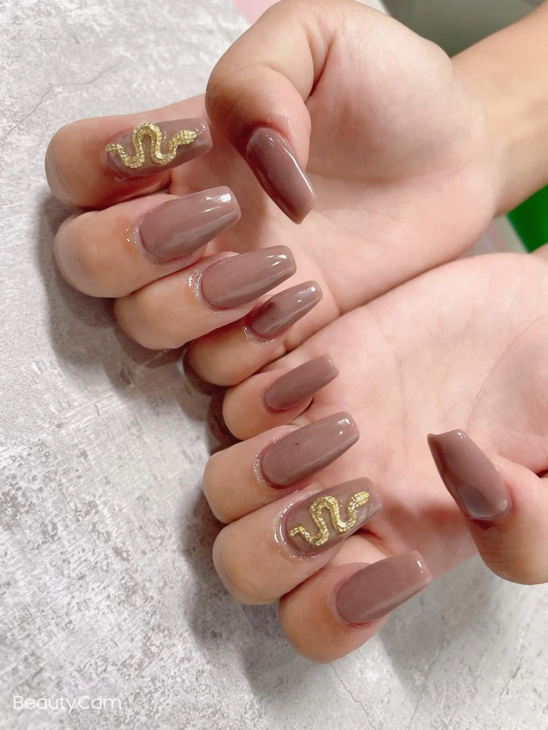 ミディアム ネイル 《LB》ラブリエ Nail&eyeのマツエク・マツパデザイン