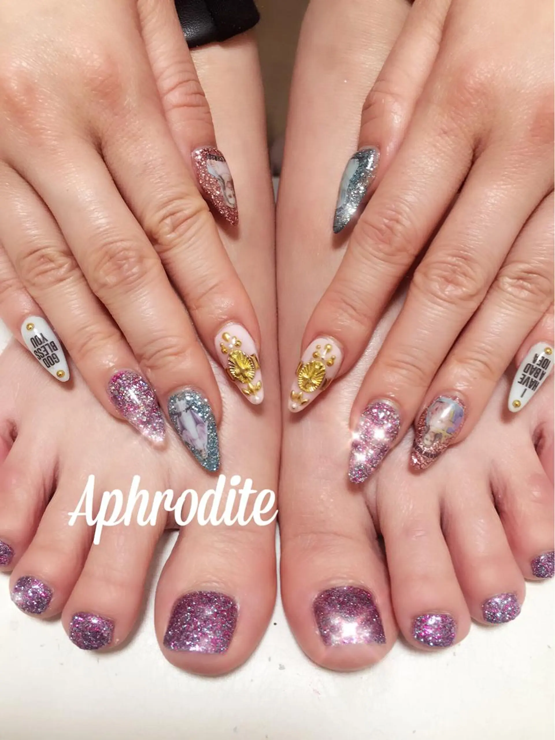 ネイル キラキラネイル Aphrodite パラジェル認定サロンのネイルデザイン