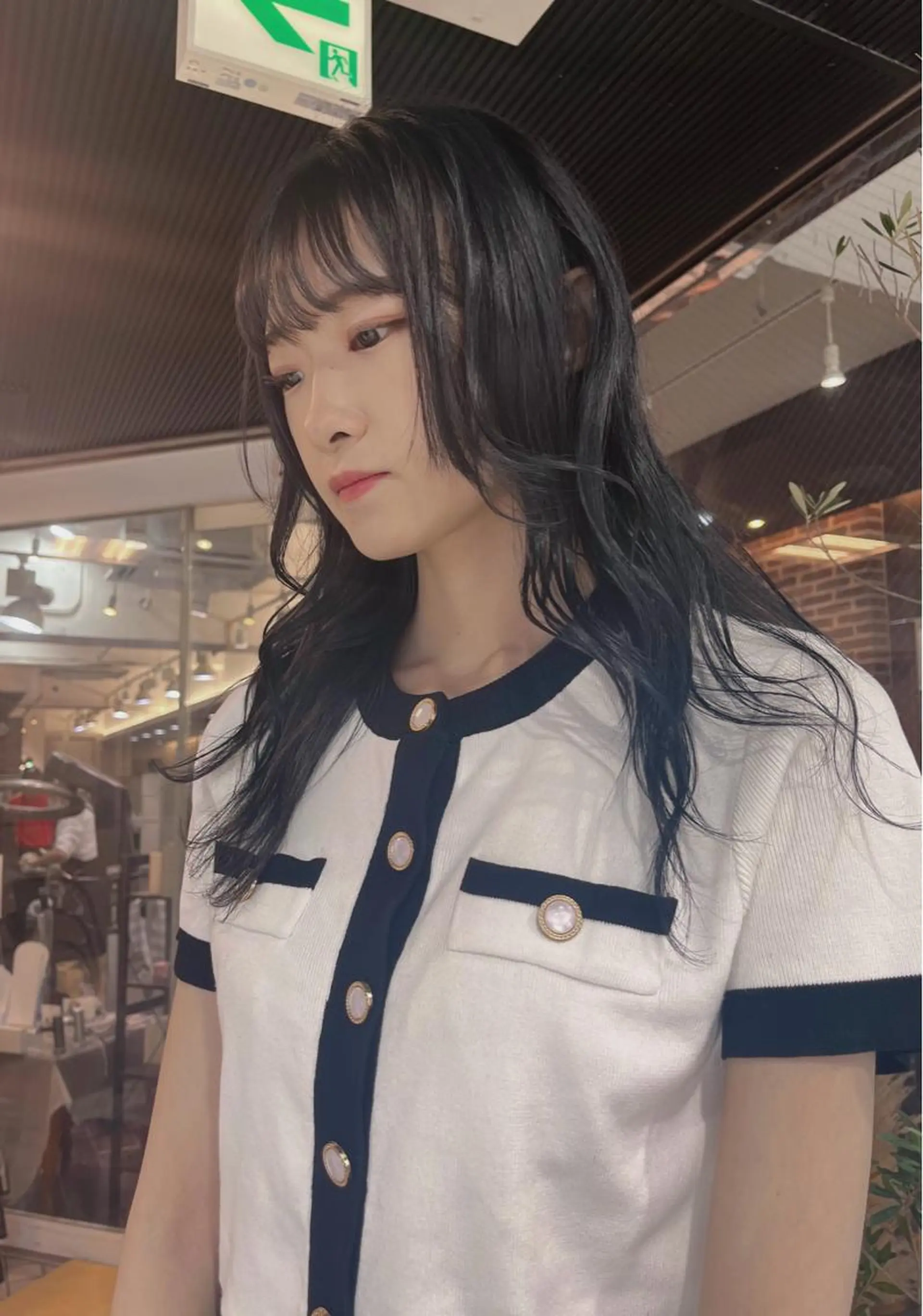 ロング カラー ベージュカラー 黒髪 ブリーチ ブルーカラー ブルーブラック 酸性ストレート 🤍🎀honokaのヘアスタイル