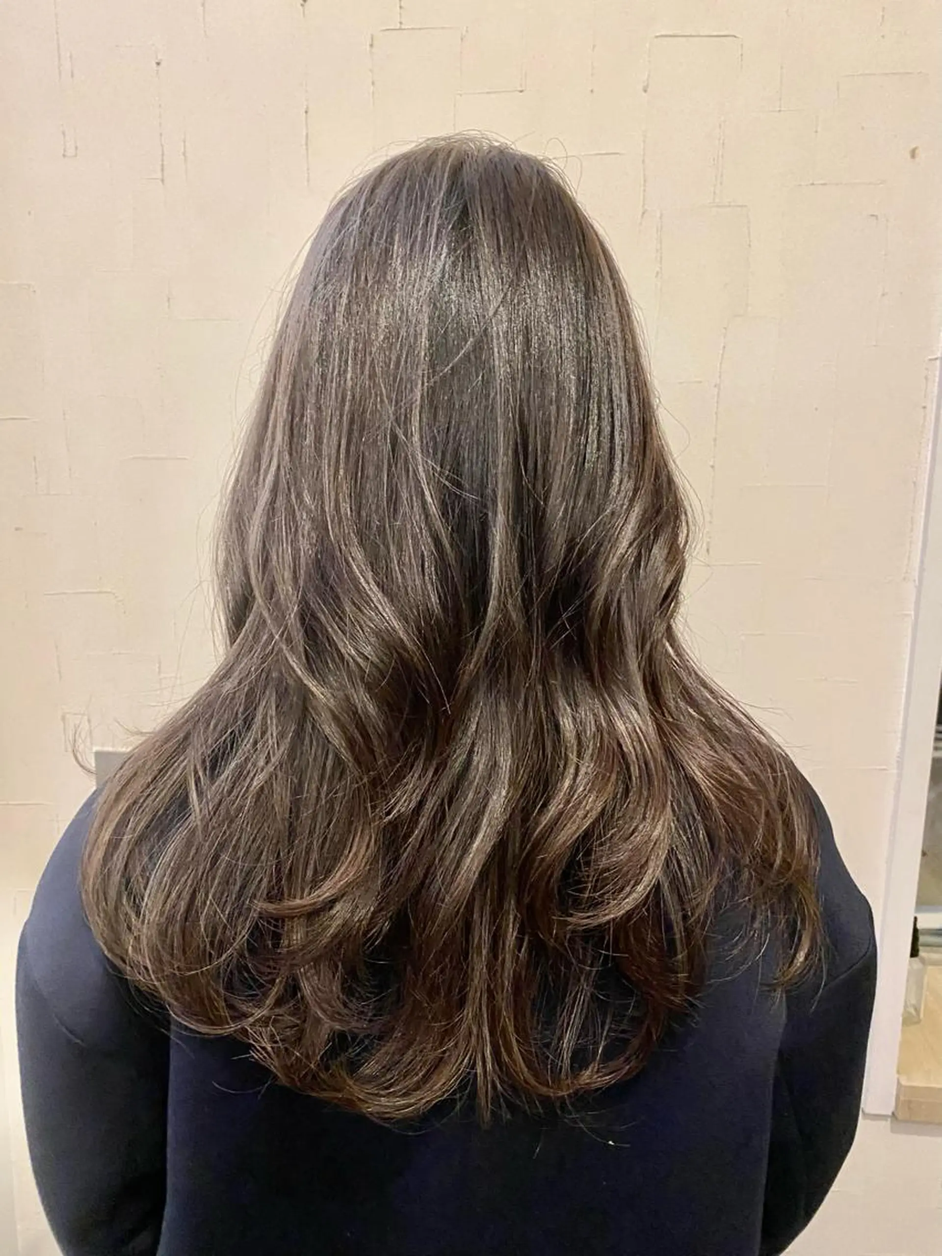 セミロング カラー ナナナパレナ所属・NARUSE✂︎ カラースペシャリストのヘアスタイル