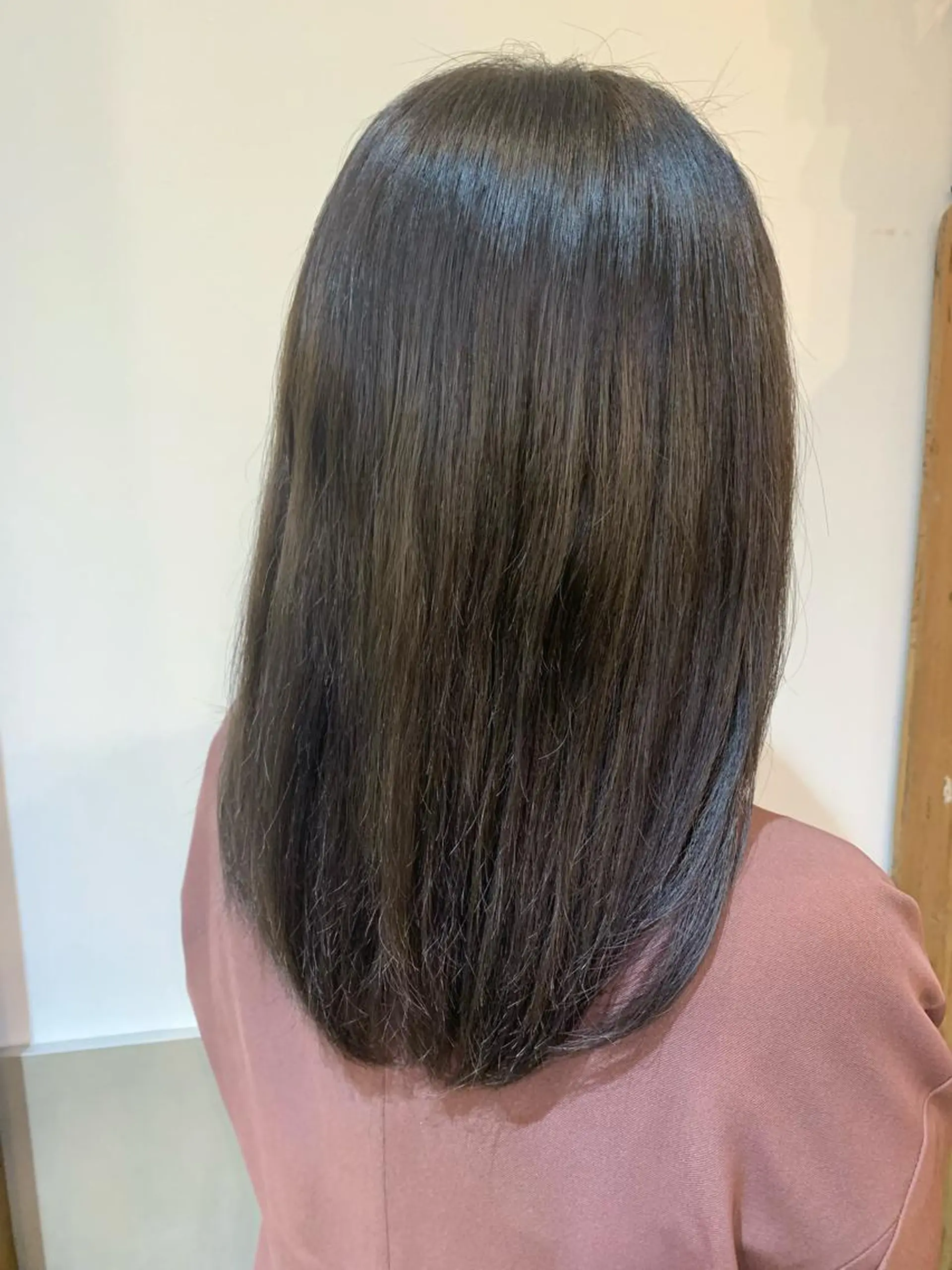 カラー 若狭 彩花のヘアスタイル