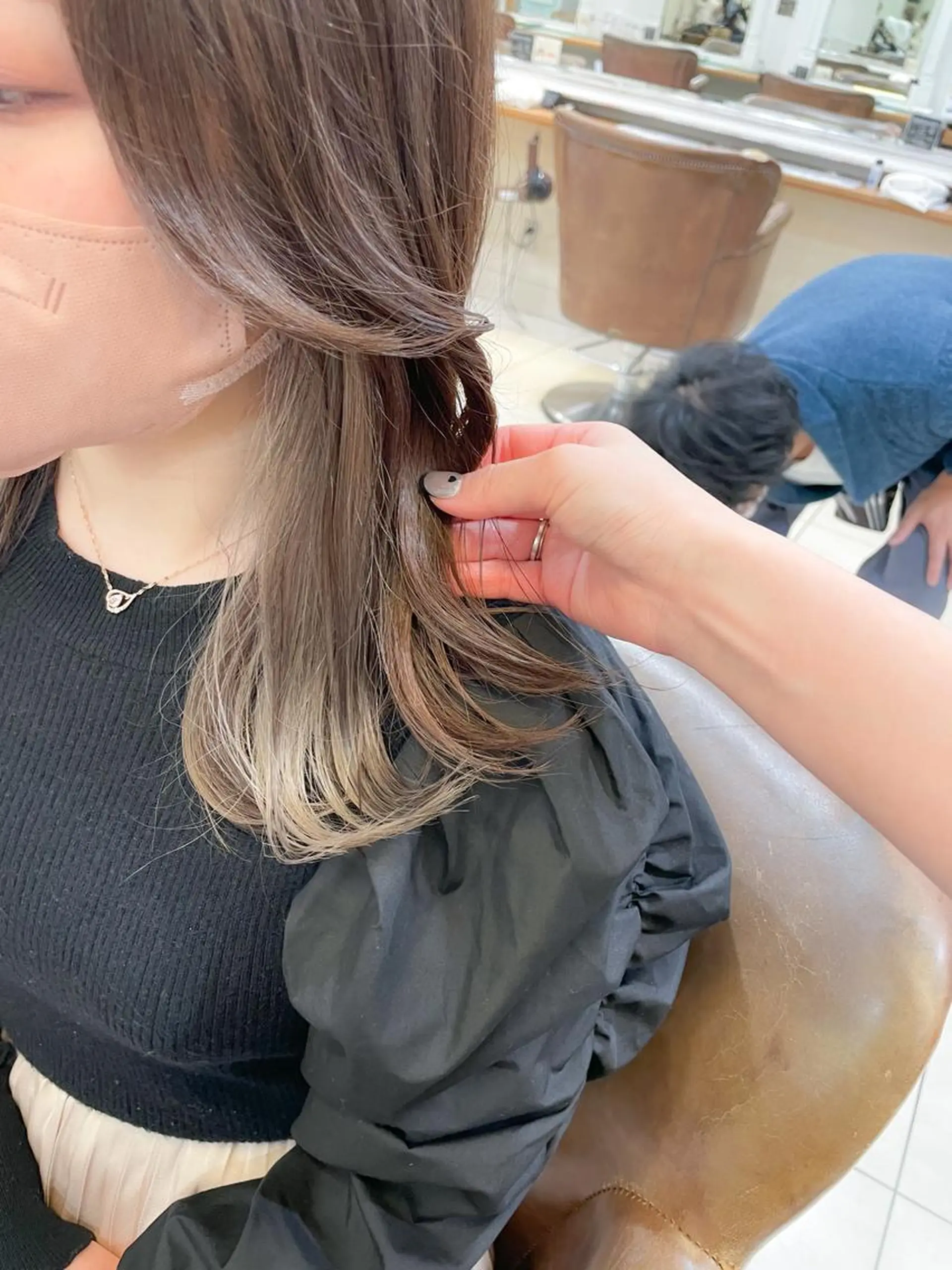 ミディアム カラー ベージュカラー インナーカラー オリーブベージュ シルバー ホワイトシルバー ヘアカラー ✨カラー支持No.1 🧸ワキ カナコ🧸のヘアスタイル