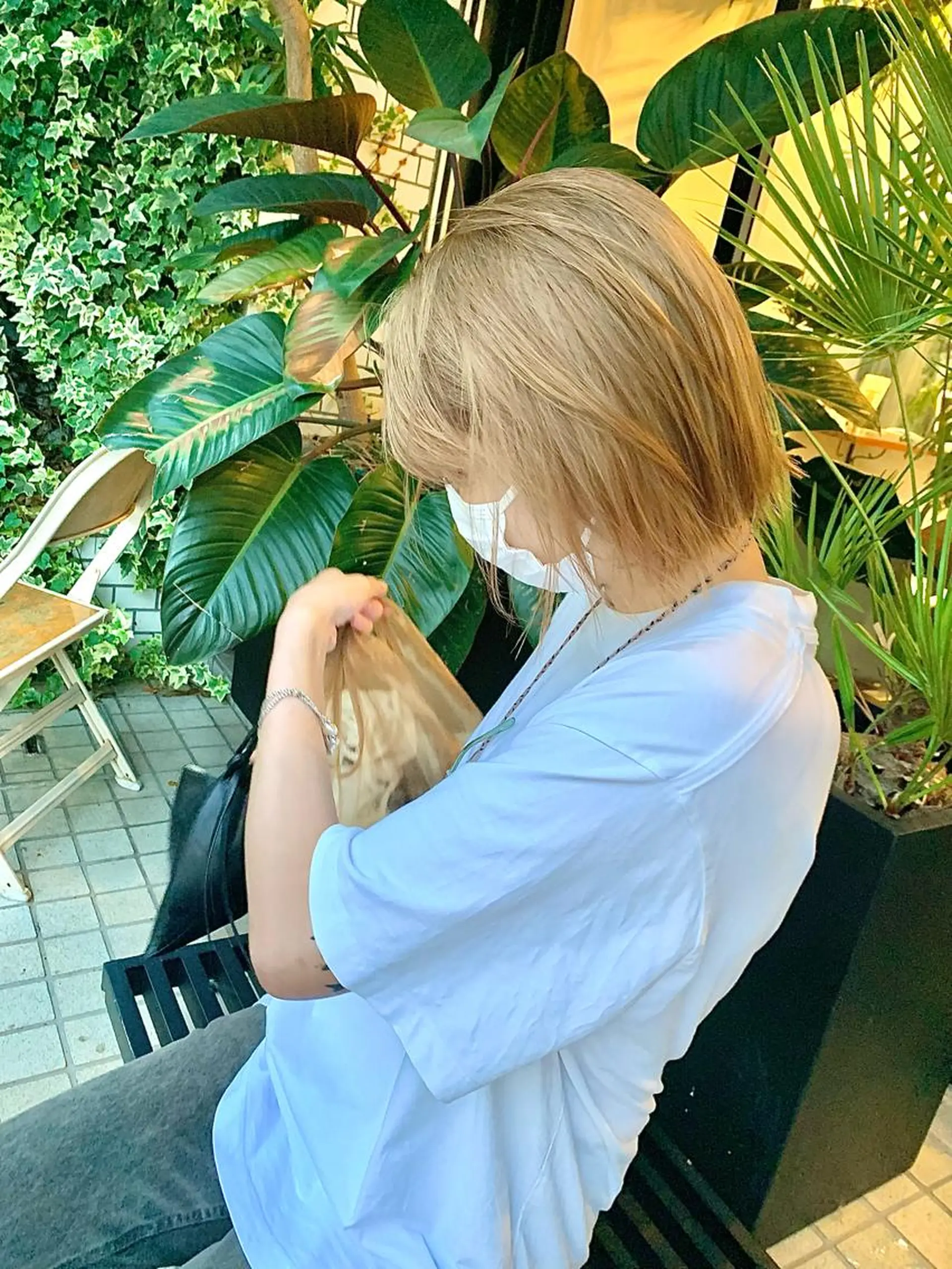 ショート カラー ブリーチ ブロンド ケアブリーチ カット ヘアカラー トリートメント 柔らかブラウン/顔周 りレイヤー♡ユウシのヘアスタイル