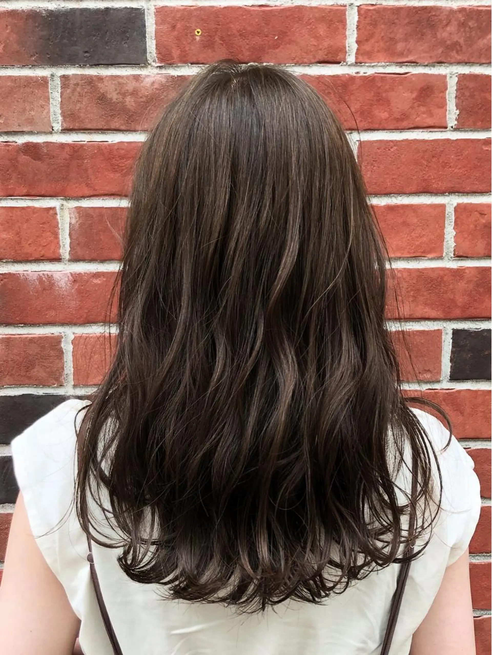 ミディアム 小林 愛花のヘアスタイル