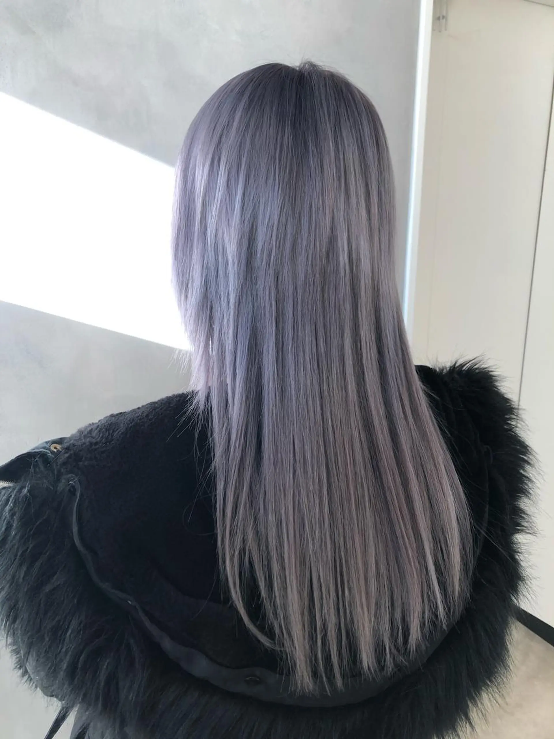 セミロング カラー ヘアカラー 艶ハイトーンブリーチ 🌈小林侑雅のヘアスタイル