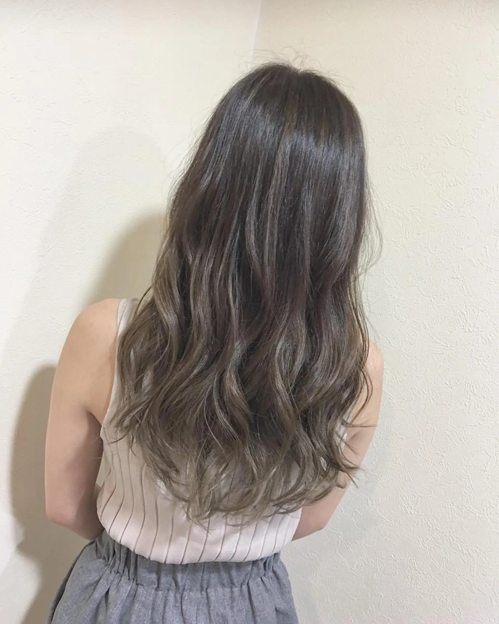 セミロング ハイライト ヤマグチ ヒカルのヘアスタイル