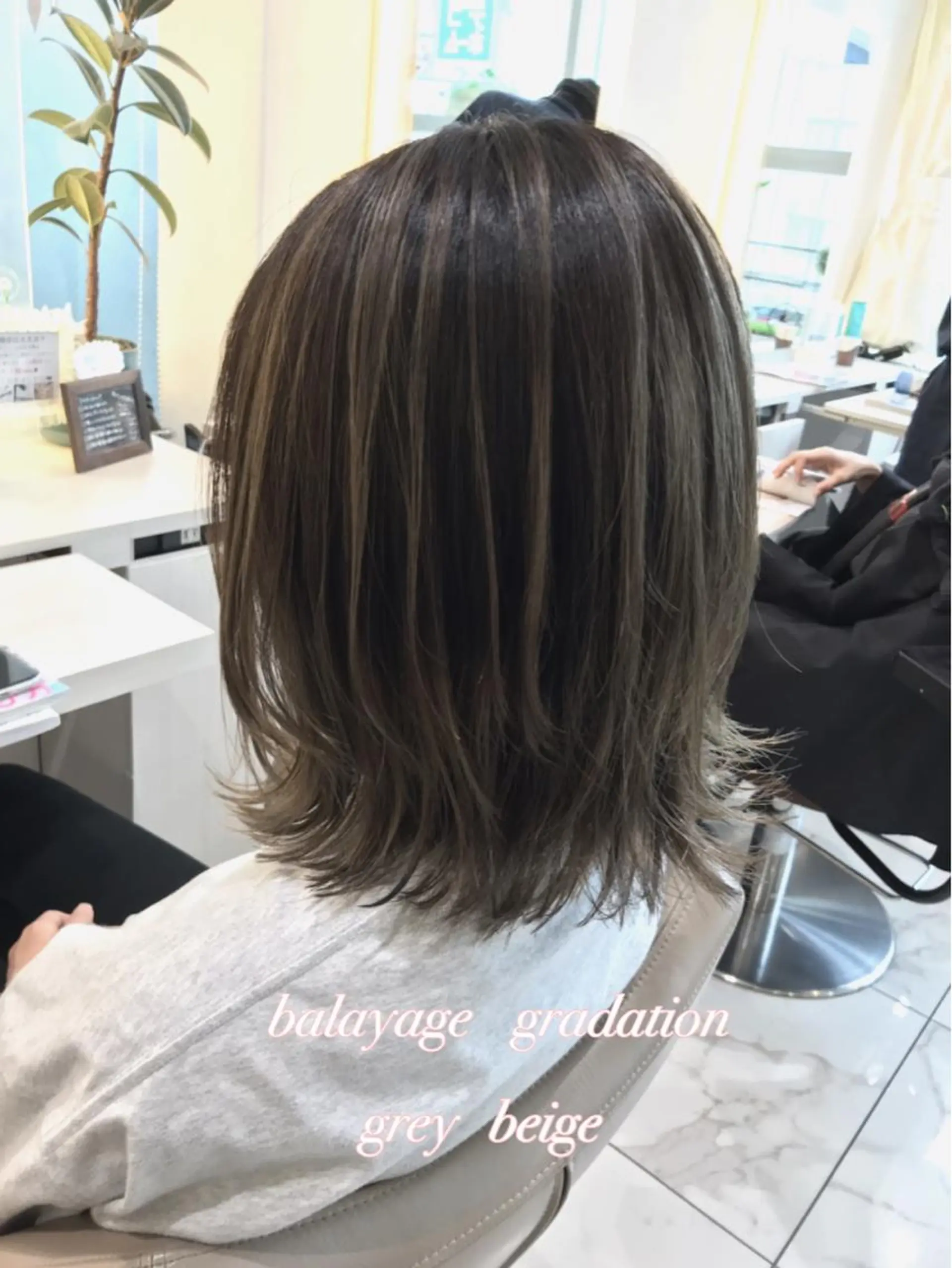 ショート カラー バレイヤージュ グラデーションカラー グレージュ ボブ レイヤーカット カット ヘアカラー 山崎俊輔/髪質改善 /バレイヤージュのヘアスタイル