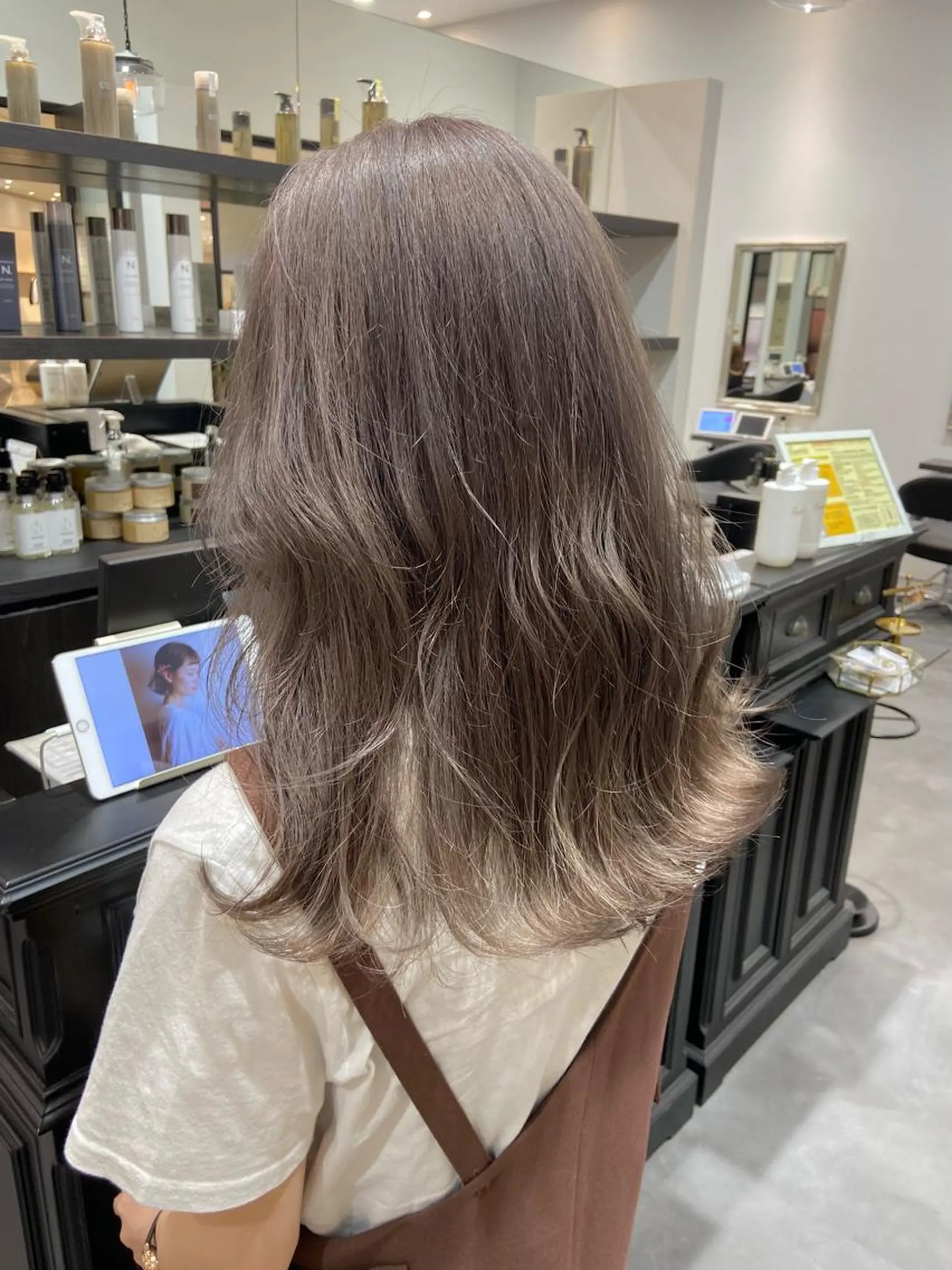 セミロング カラー ヘアアレンジ 小倉 愛里のヘアスタイル