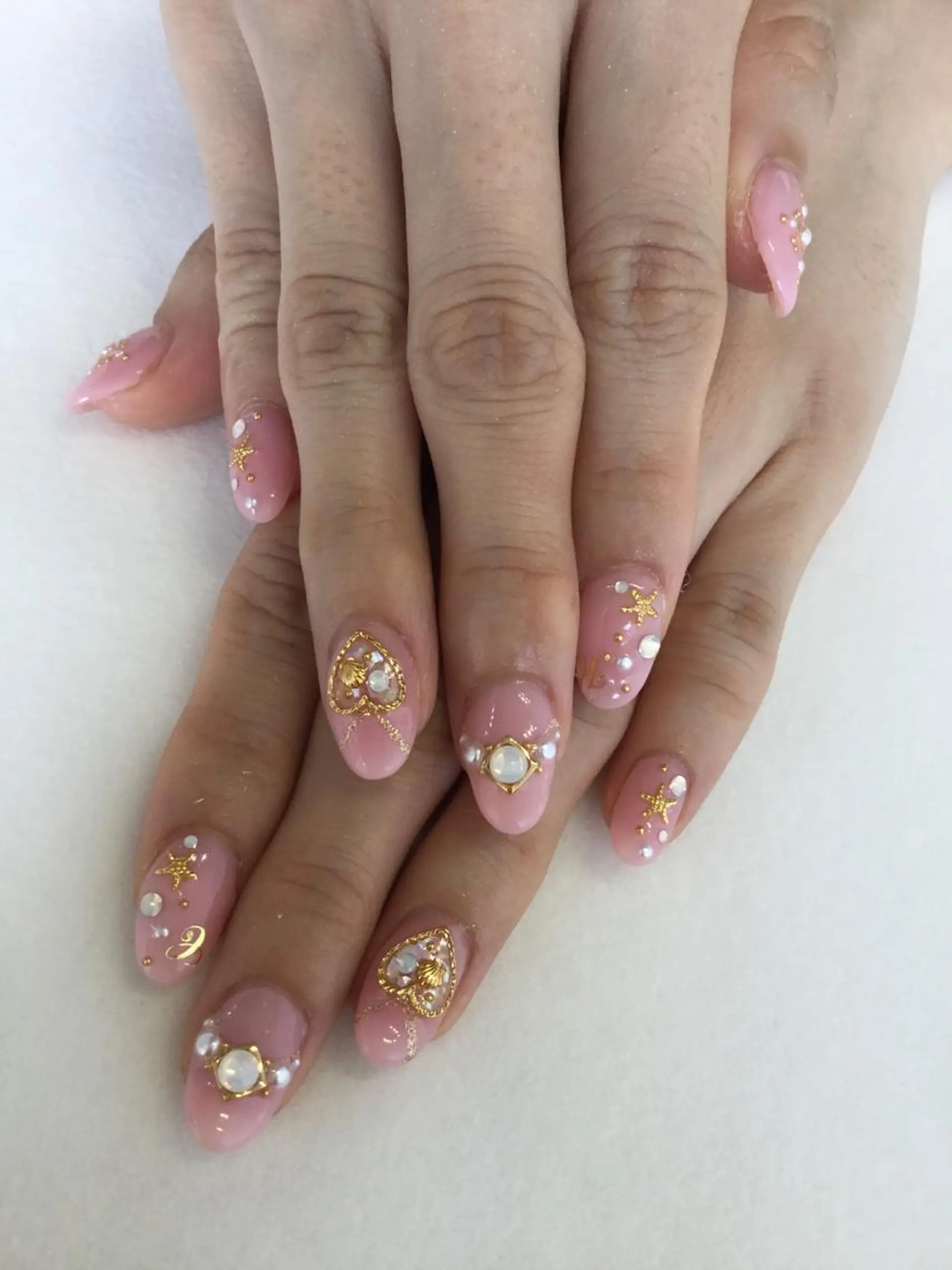 ネイル ハンドネイル 💎🐰 saki. m 🐰💎のネイルデザイン