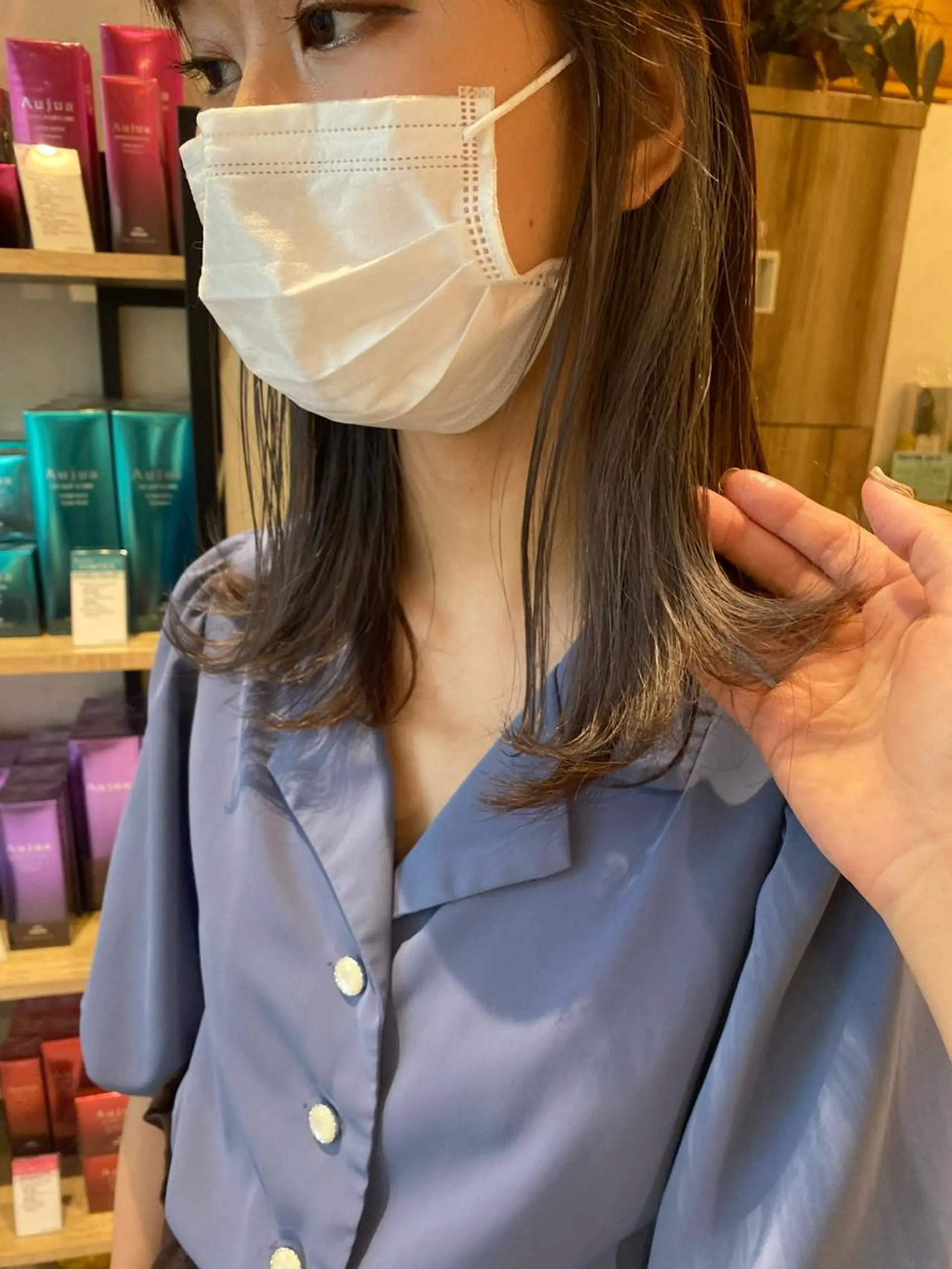 セミロング カラー ヘアアレンジ イヤリングカラー シルバー ヘアカラー トリートメント ヘッドスパ パーマ指名No1 /namiのヘアスタイル