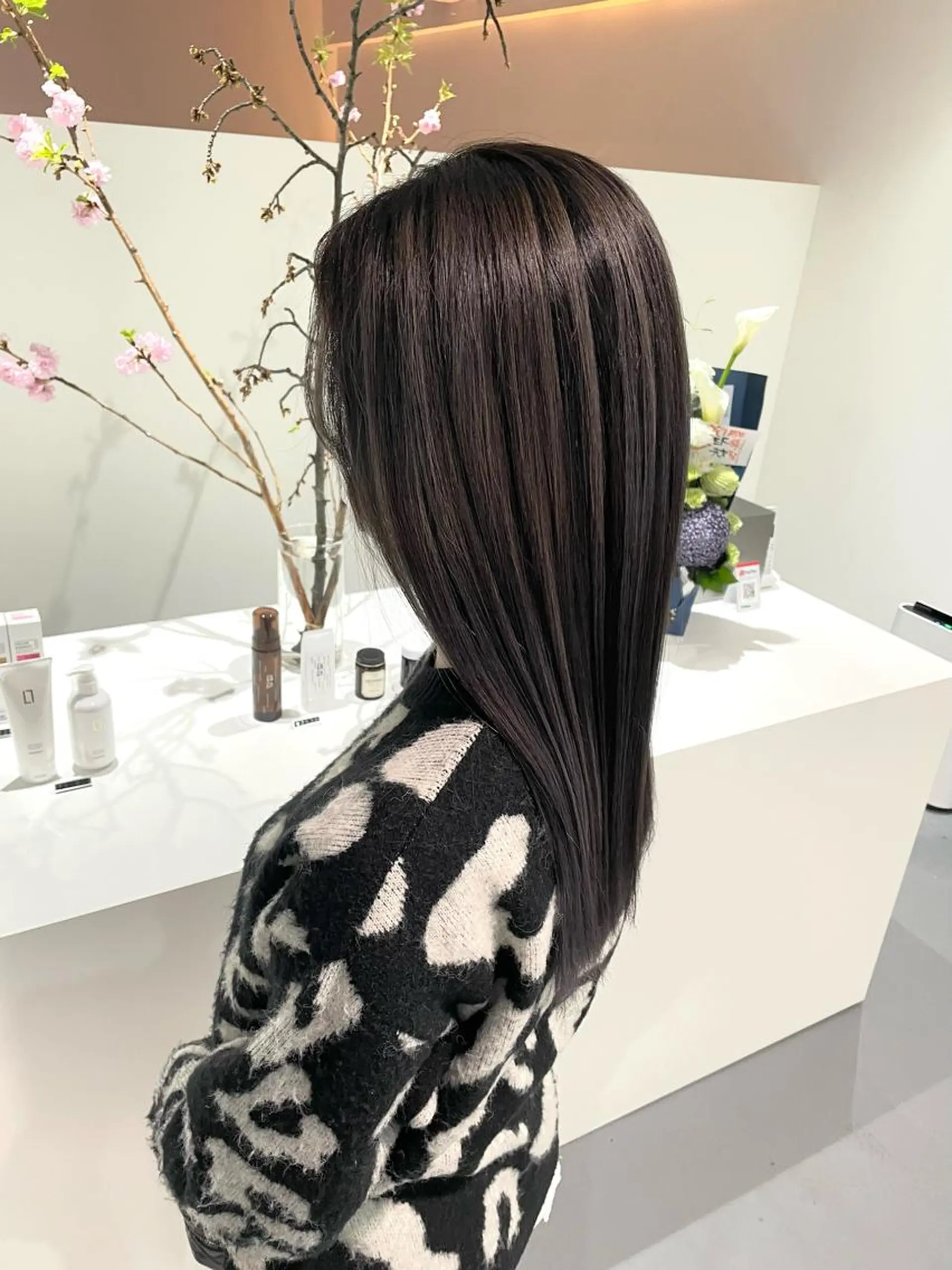 セミロング カラー ヘアカラー LEF TATEMACHI所属・西山祐生/ハイトーン /ケアブリーチ/艶髪のヘアスタイル