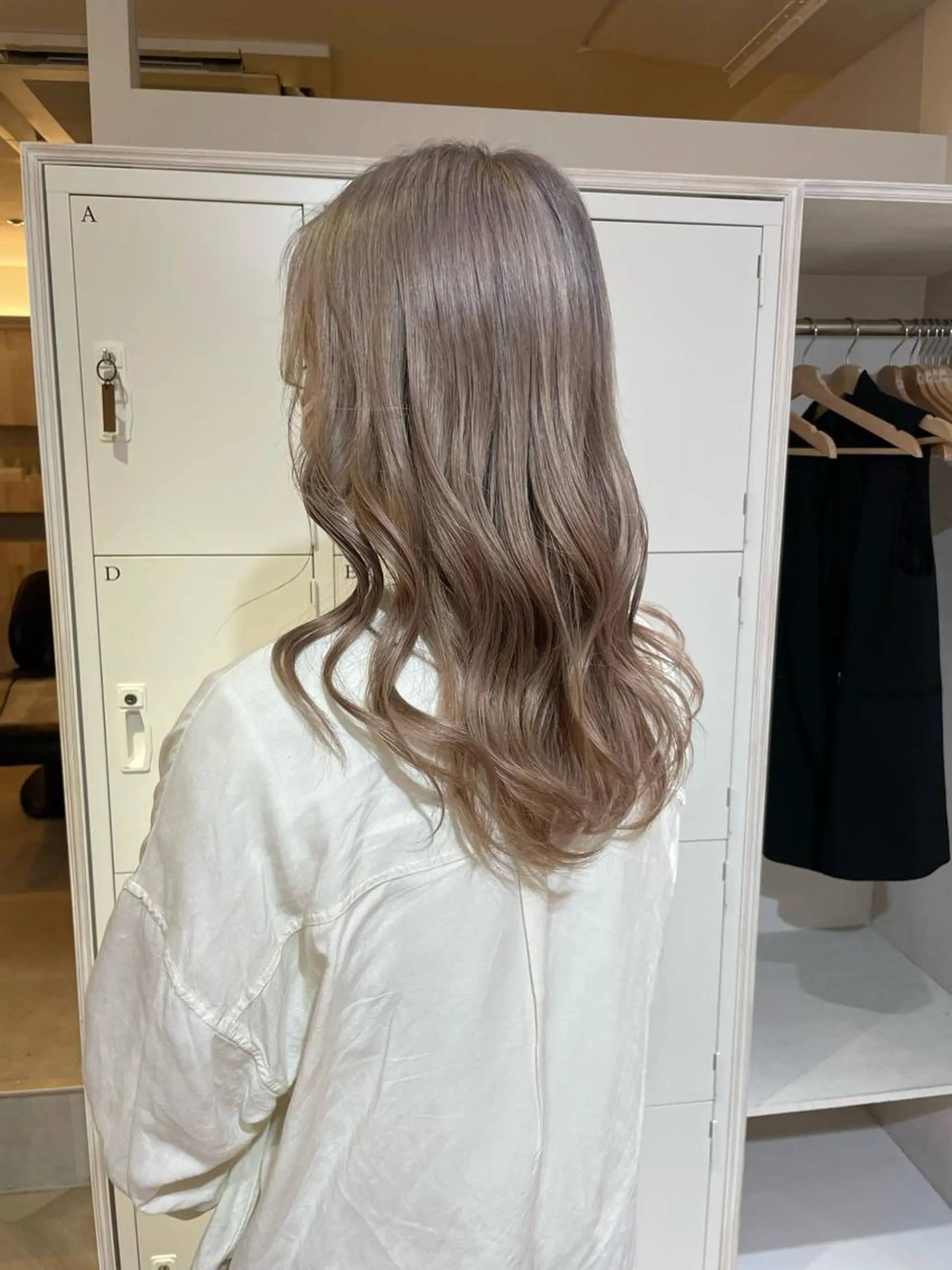 ミディアム カラー akane .のヘアスタイル