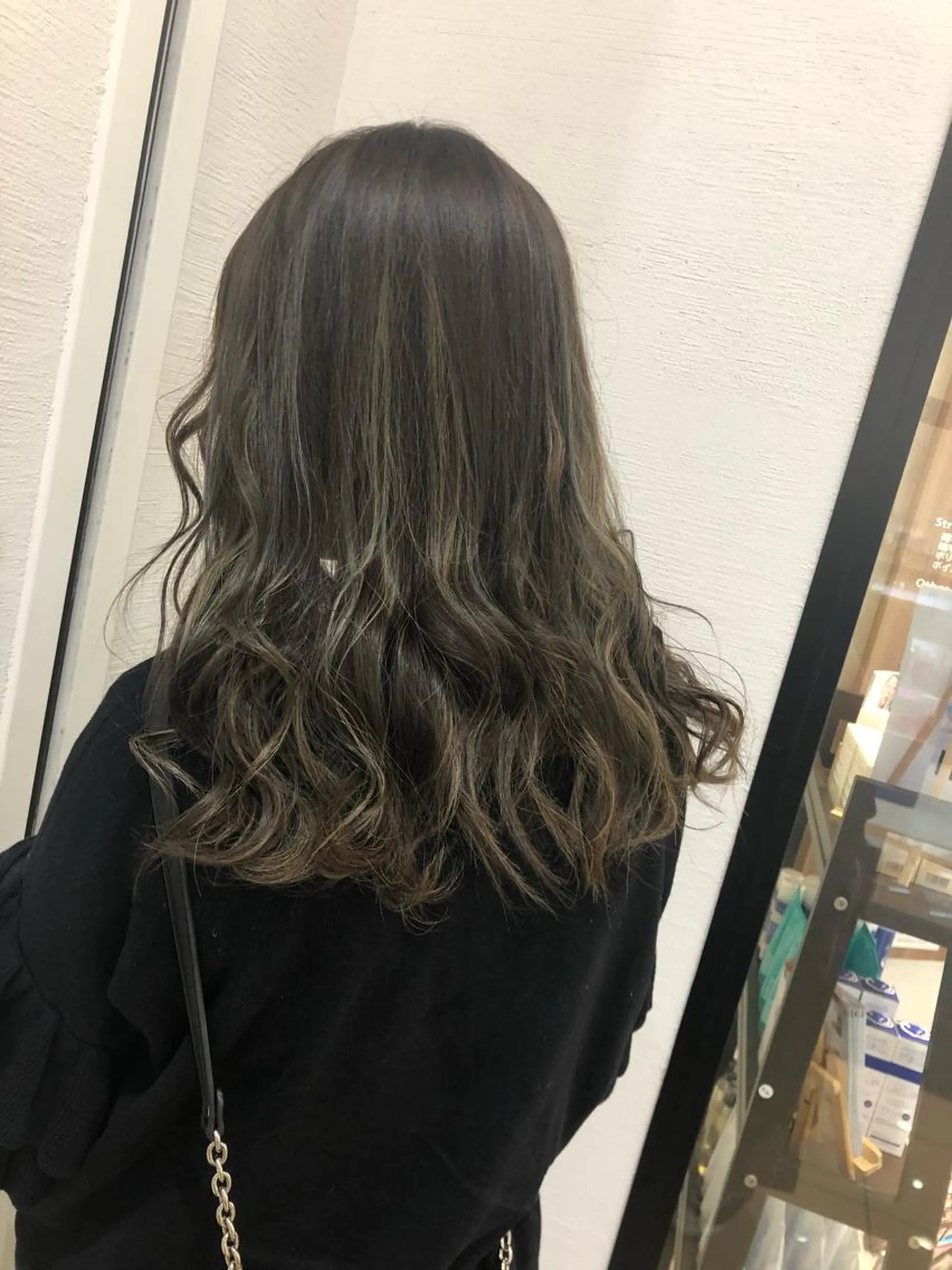ロング 岸川 恭子のヘアスタイル